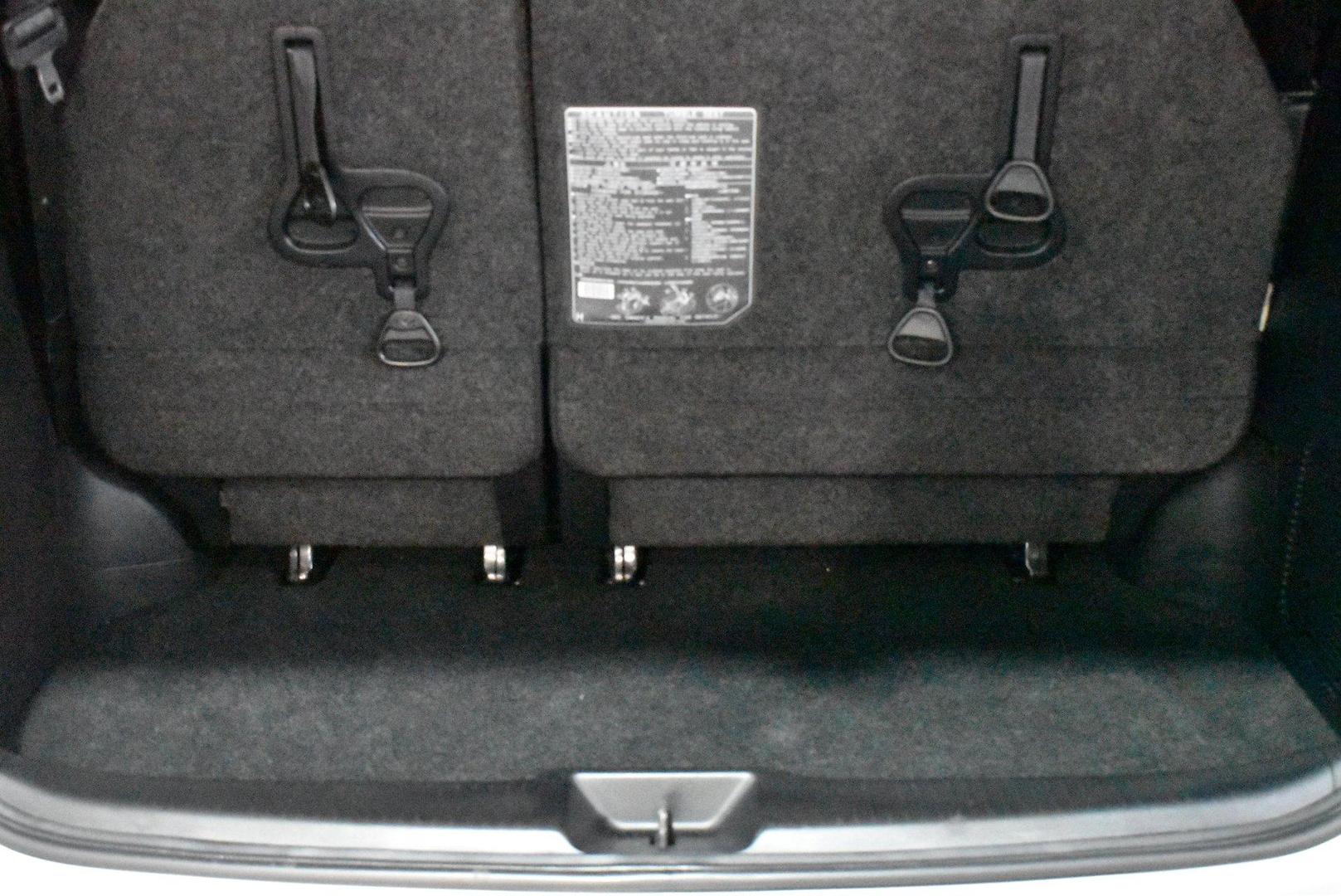 2015 Toyota Tarago GLi — photo 16