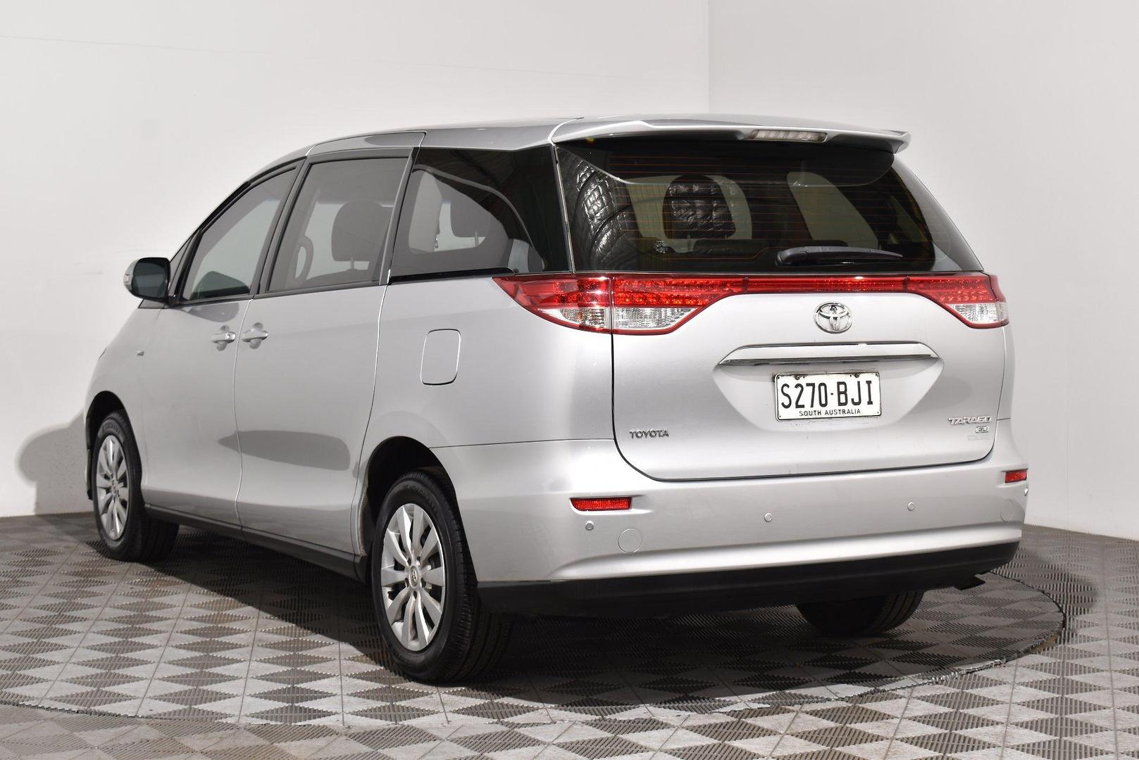 2015 Toyota Tarago GLi — photo 2