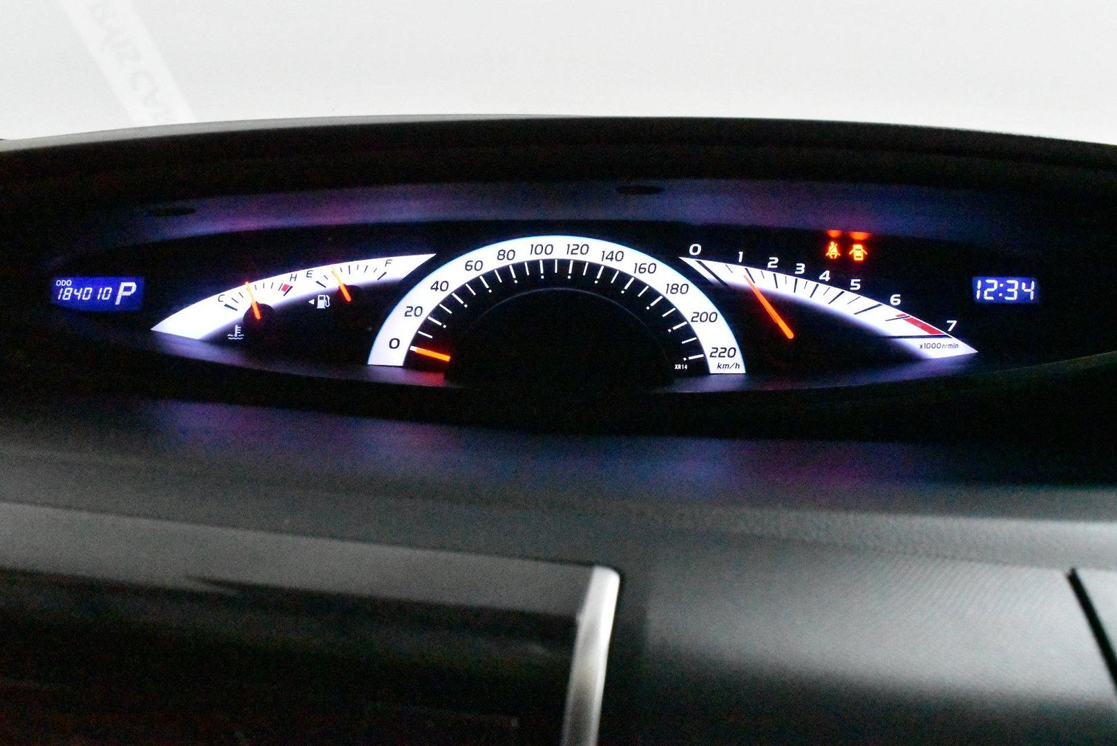 2015 Toyota Tarago GLi — photo 21