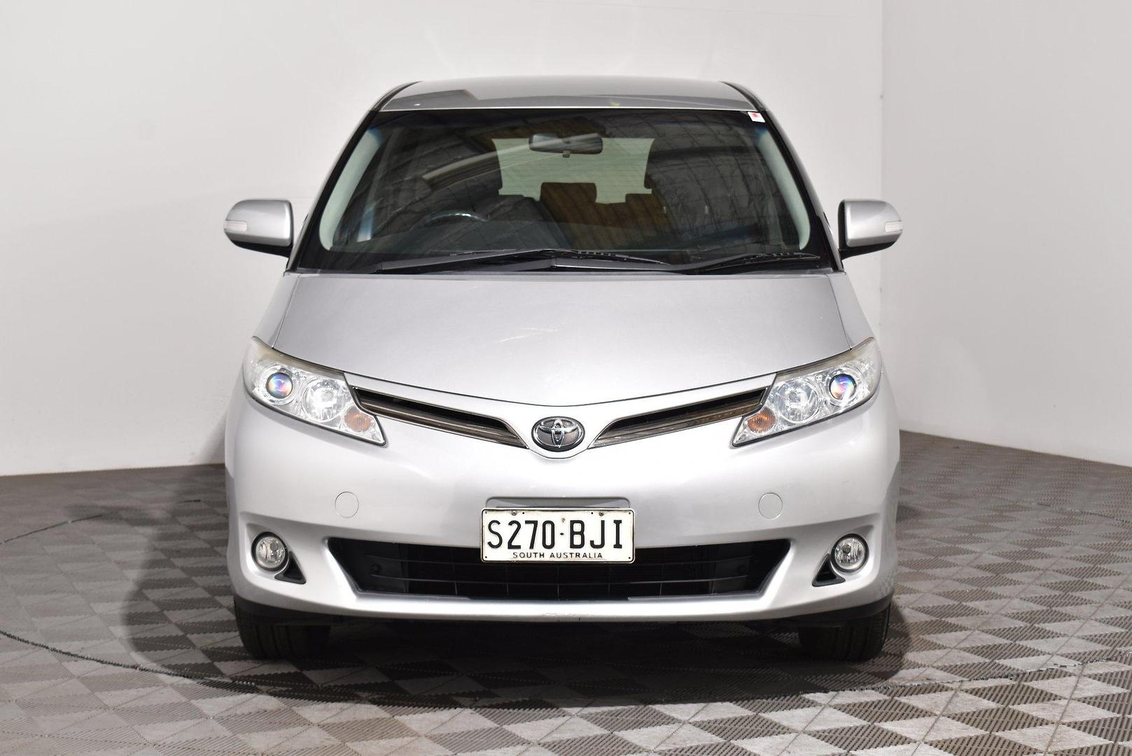 2015 Toyota Tarago GLi — photo 3