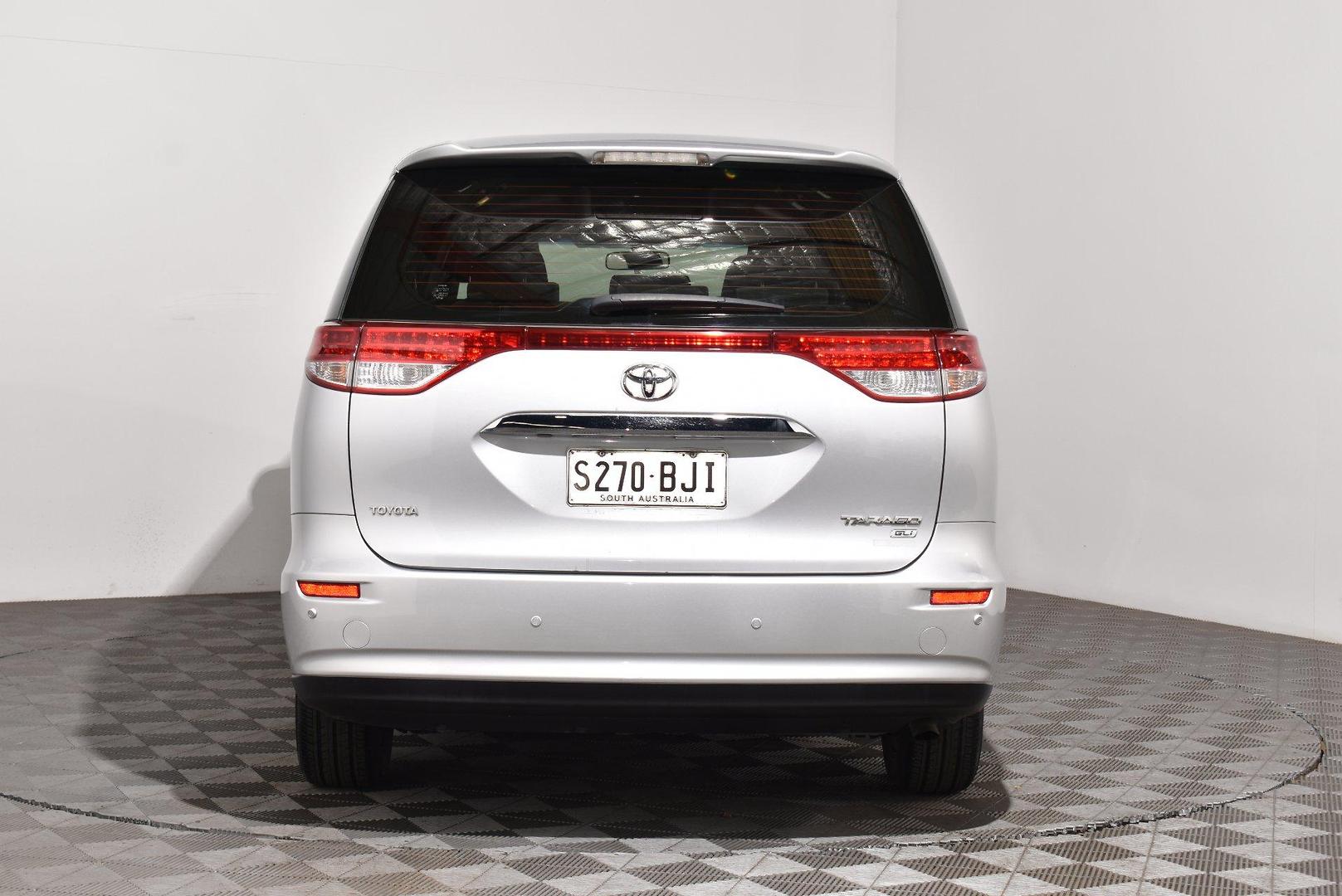 2015 Toyota Tarago GLi — photo 4