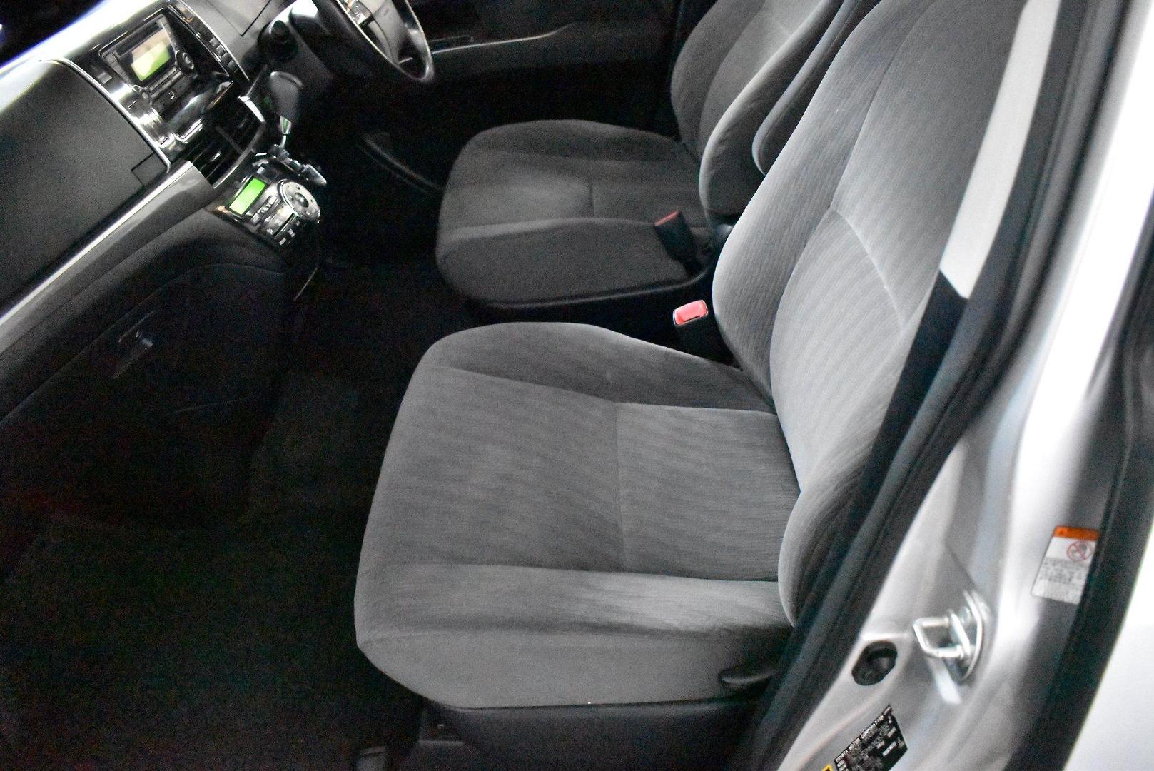 2015 Toyota Tarago GLi — photo 7