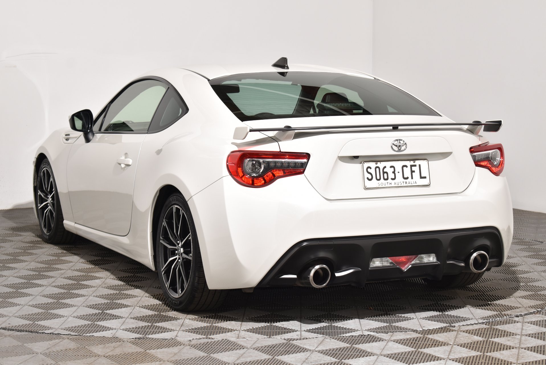 2017 Toyota 86 GTS — photo 2