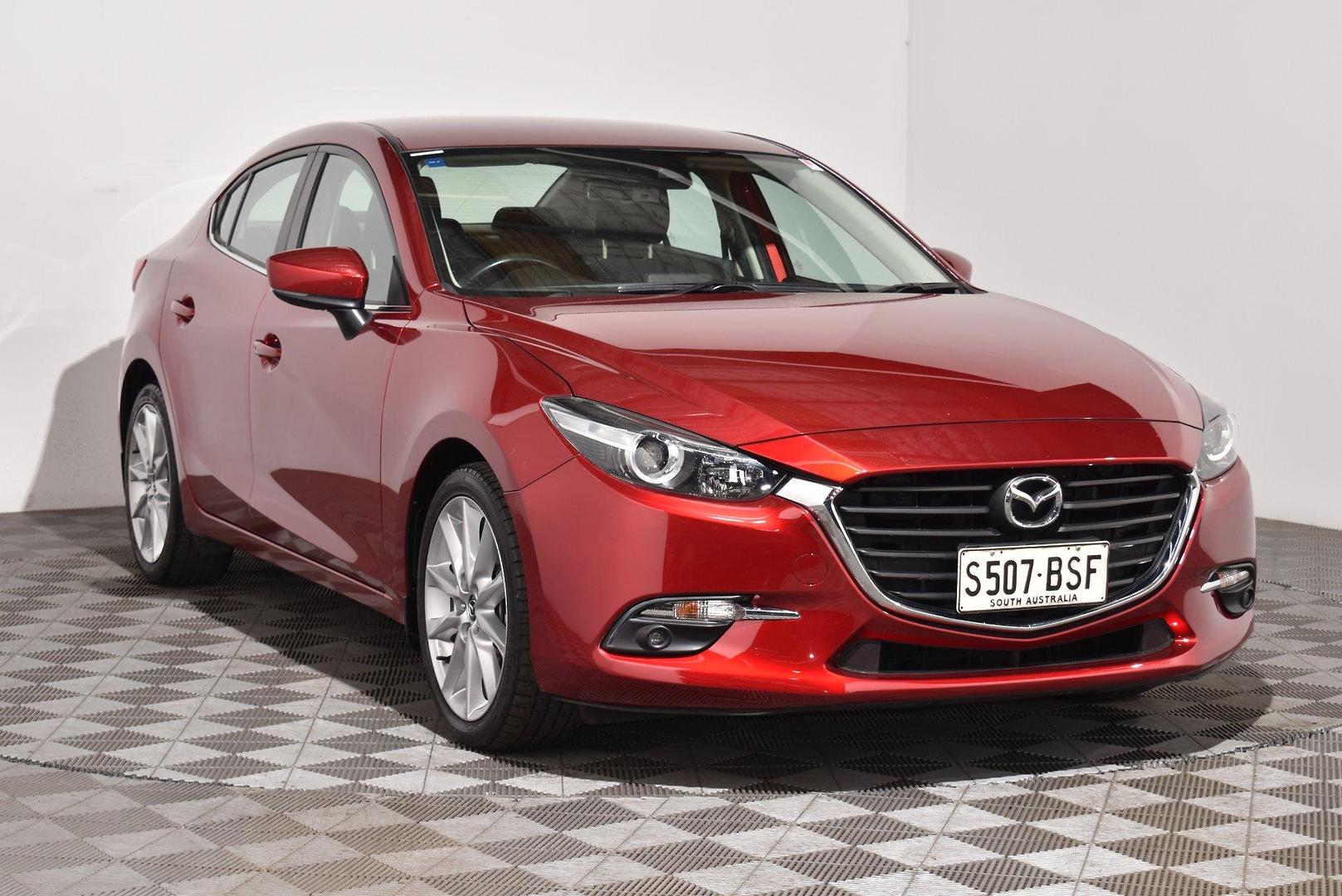 2018 Mazda 3 SP25 — photo 1
