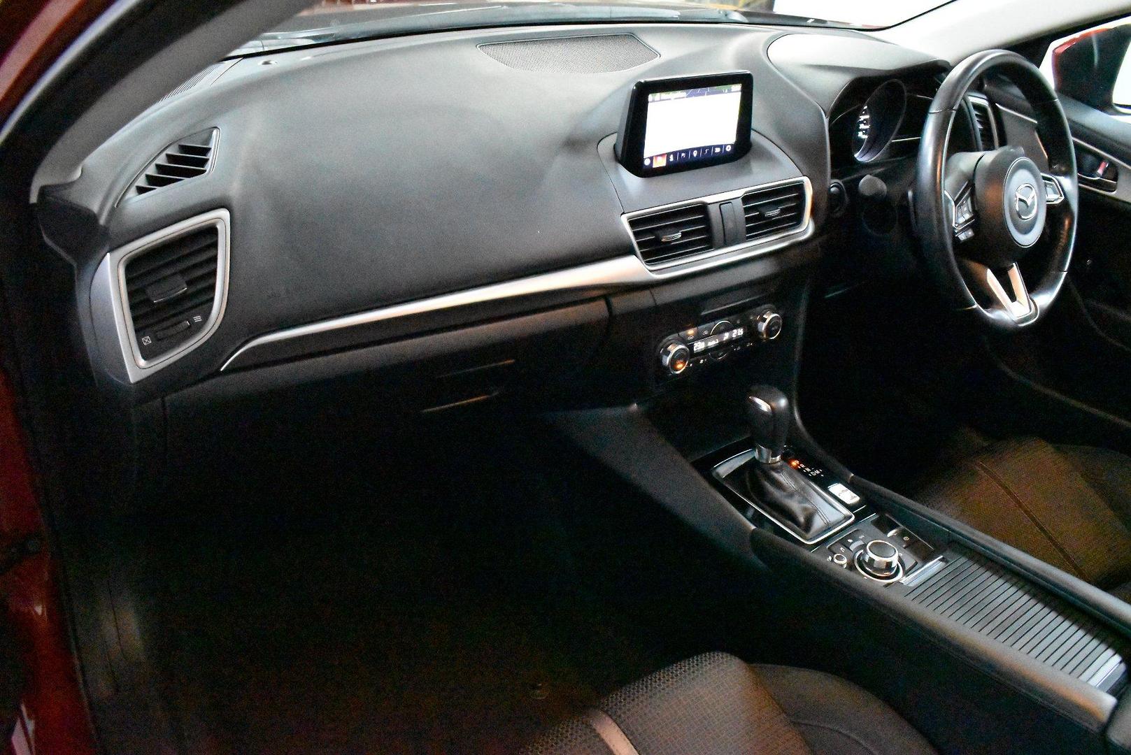 2018 Mazda 3 SP25 — photo 6