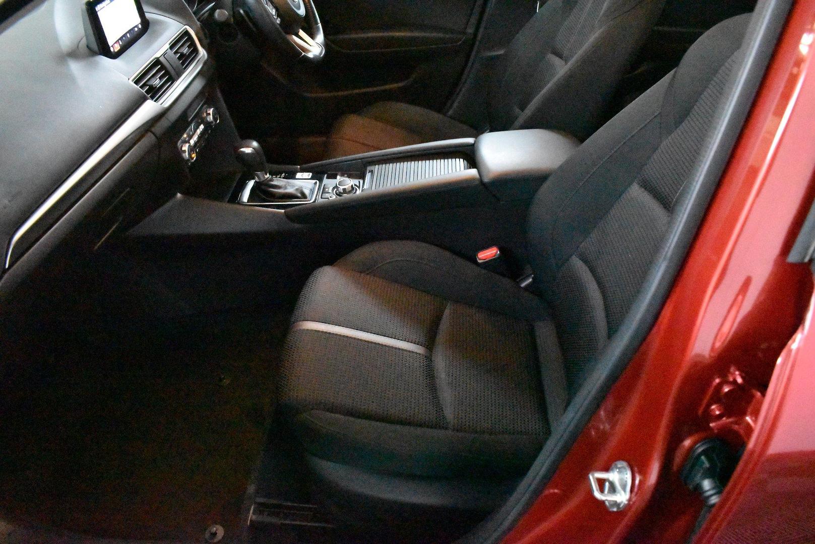 2018 Mazda 3 SP25 — photo 7