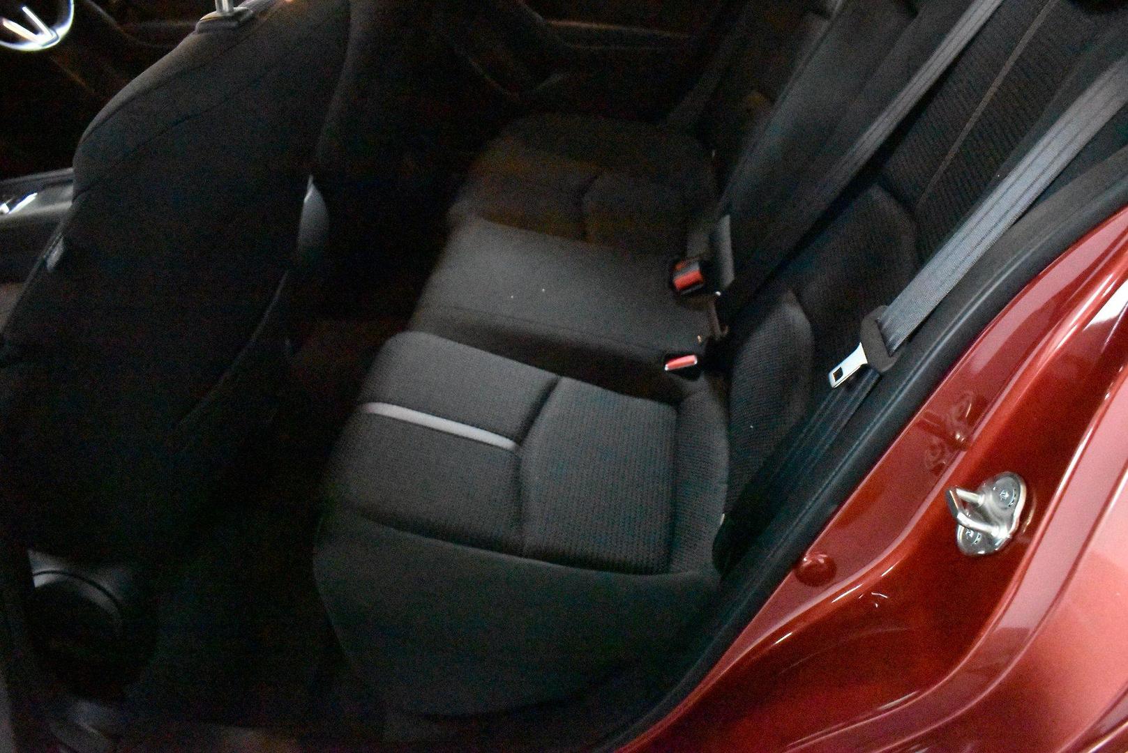 2018 Mazda 3 SP25 — photo 8