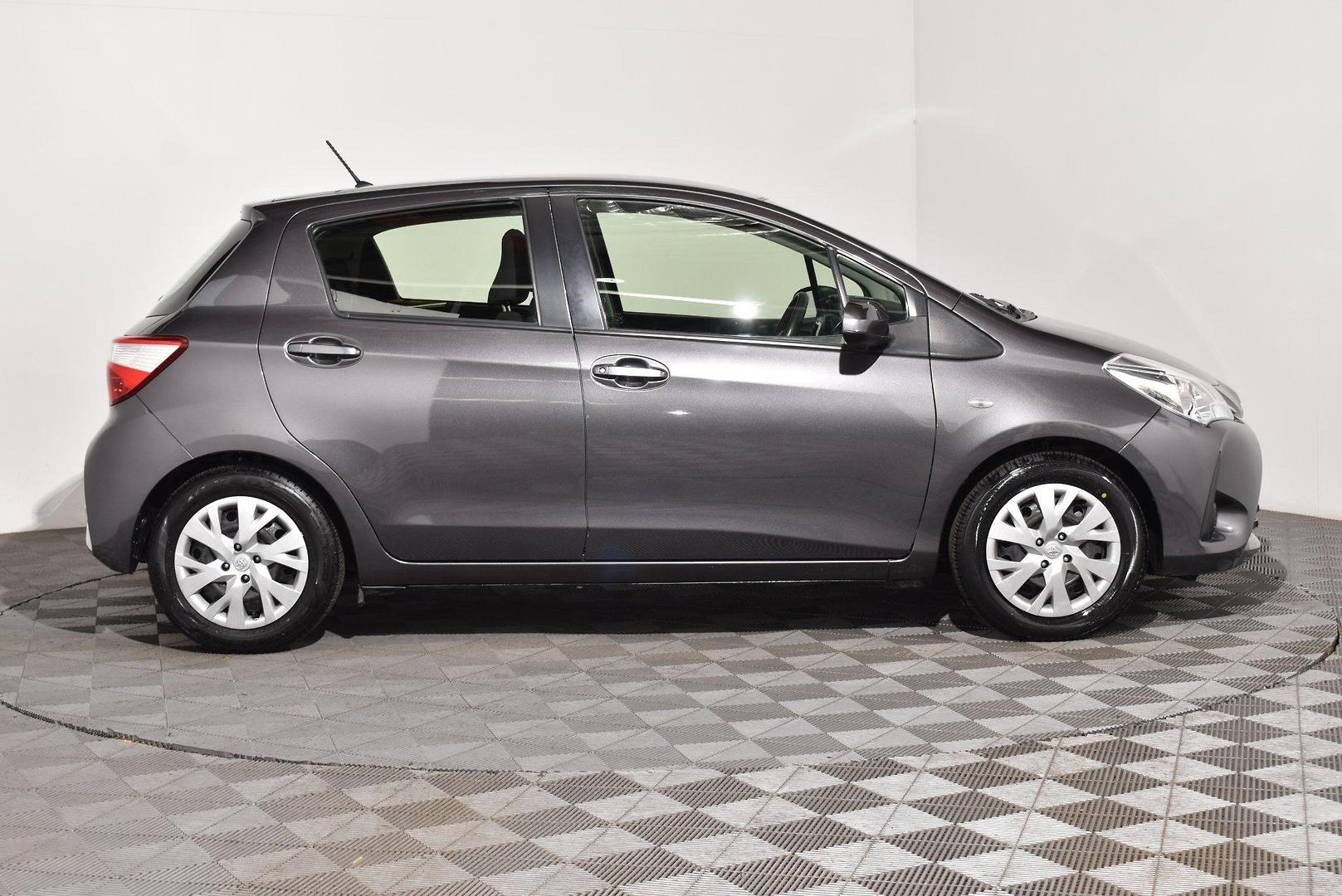 2019 Toyota Yaris Ascent — photo 10