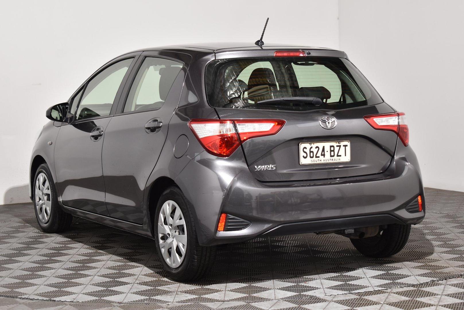 2019 Toyota Yaris Ascent — photo 2