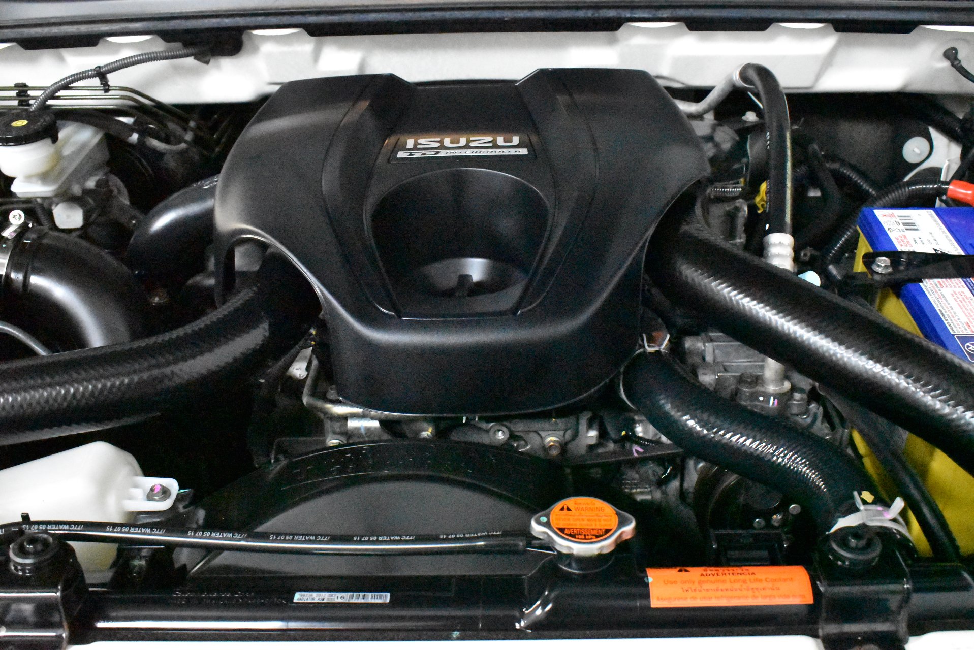 2015 Isuzu MU-X LST — photo 17