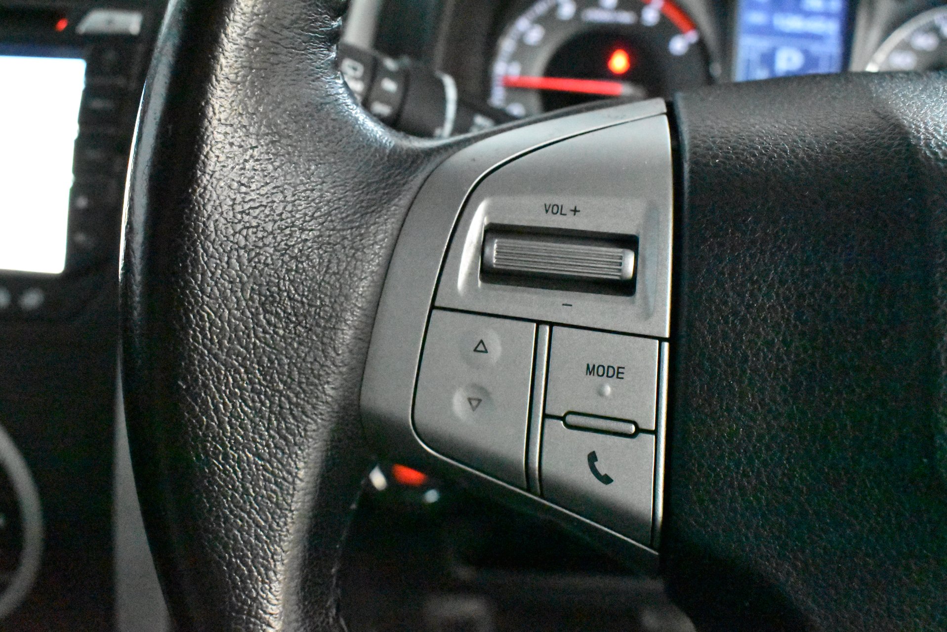 2015 Isuzu MU-X LST — photo 21