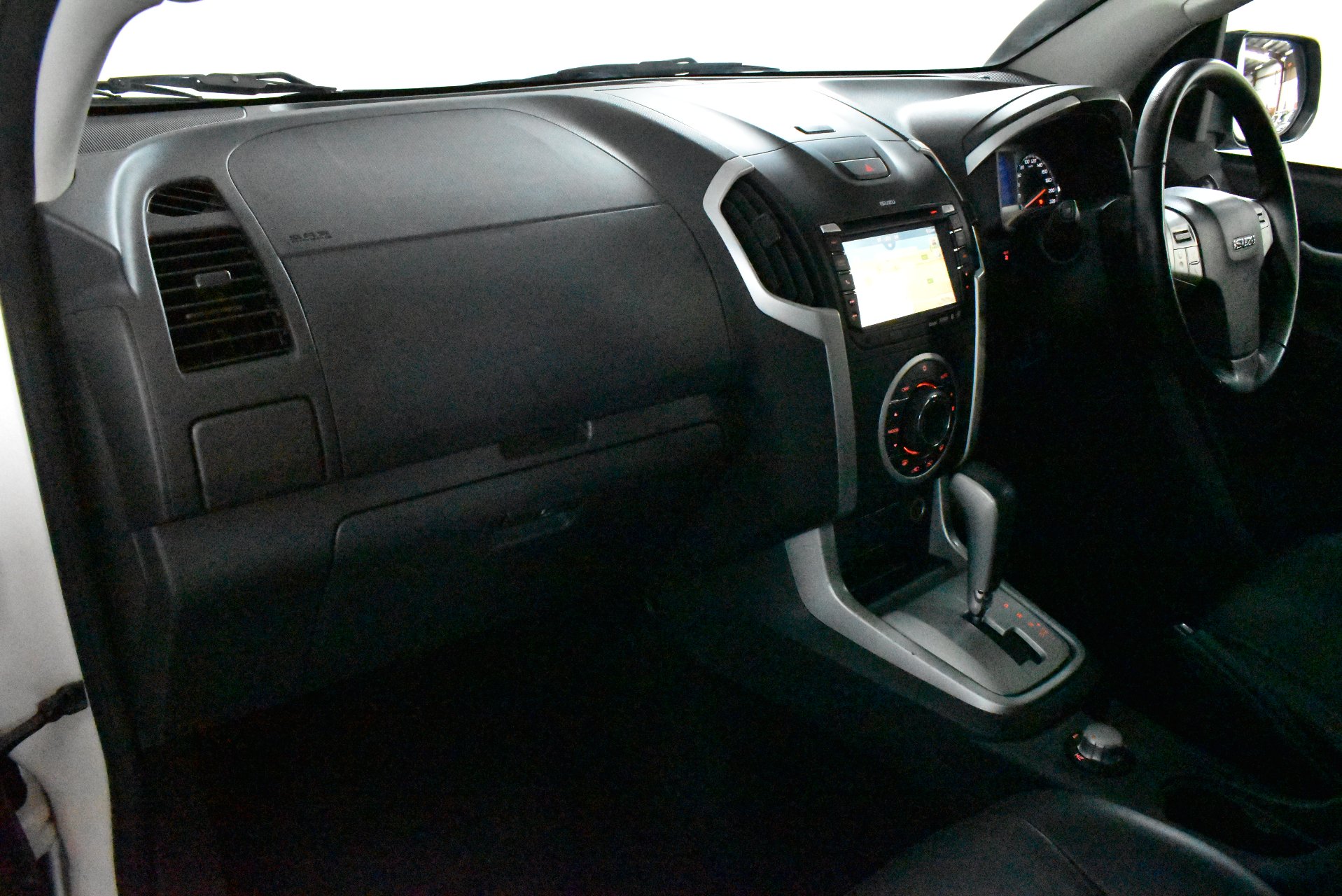 2015 Isuzu MU-X LST — photo 6