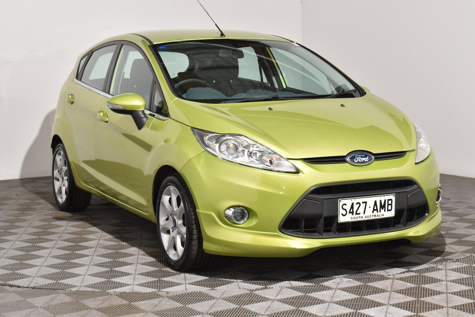 2010 Ford Fiesta Zetec — photo 1