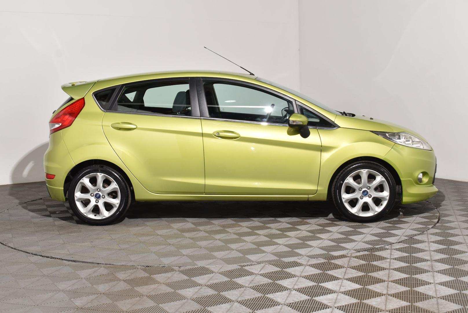 2010 Ford Fiesta Zetec — photo 10