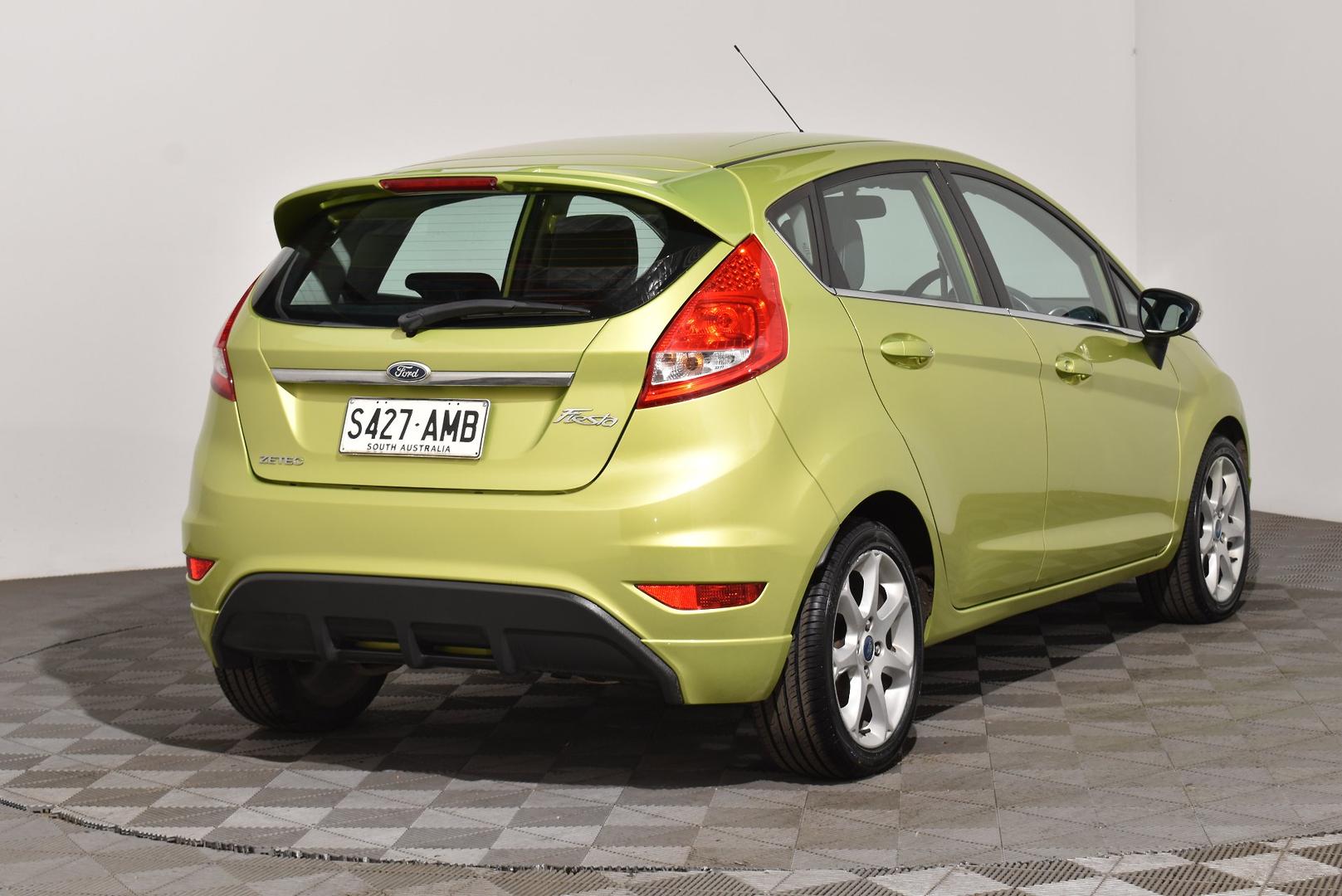 2010 Ford Fiesta Zetec — photo 14