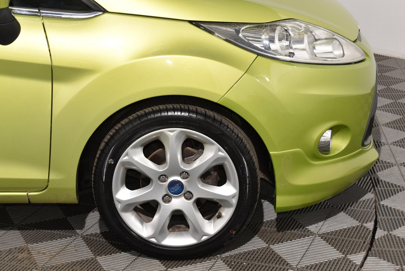 2010 Ford Fiesta Zetec — photo 18