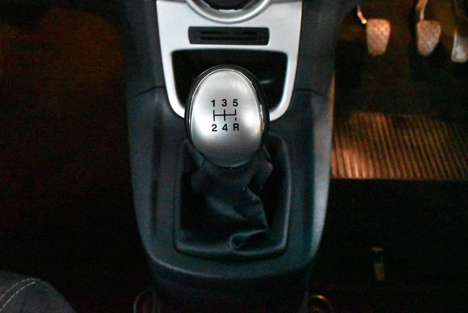 2010 Ford Fiesta Zetec — photo 21