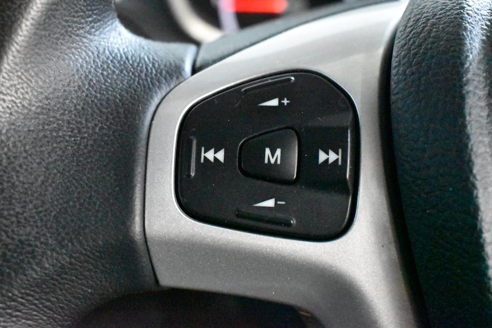 2010 Ford Fiesta Zetec — photo 22