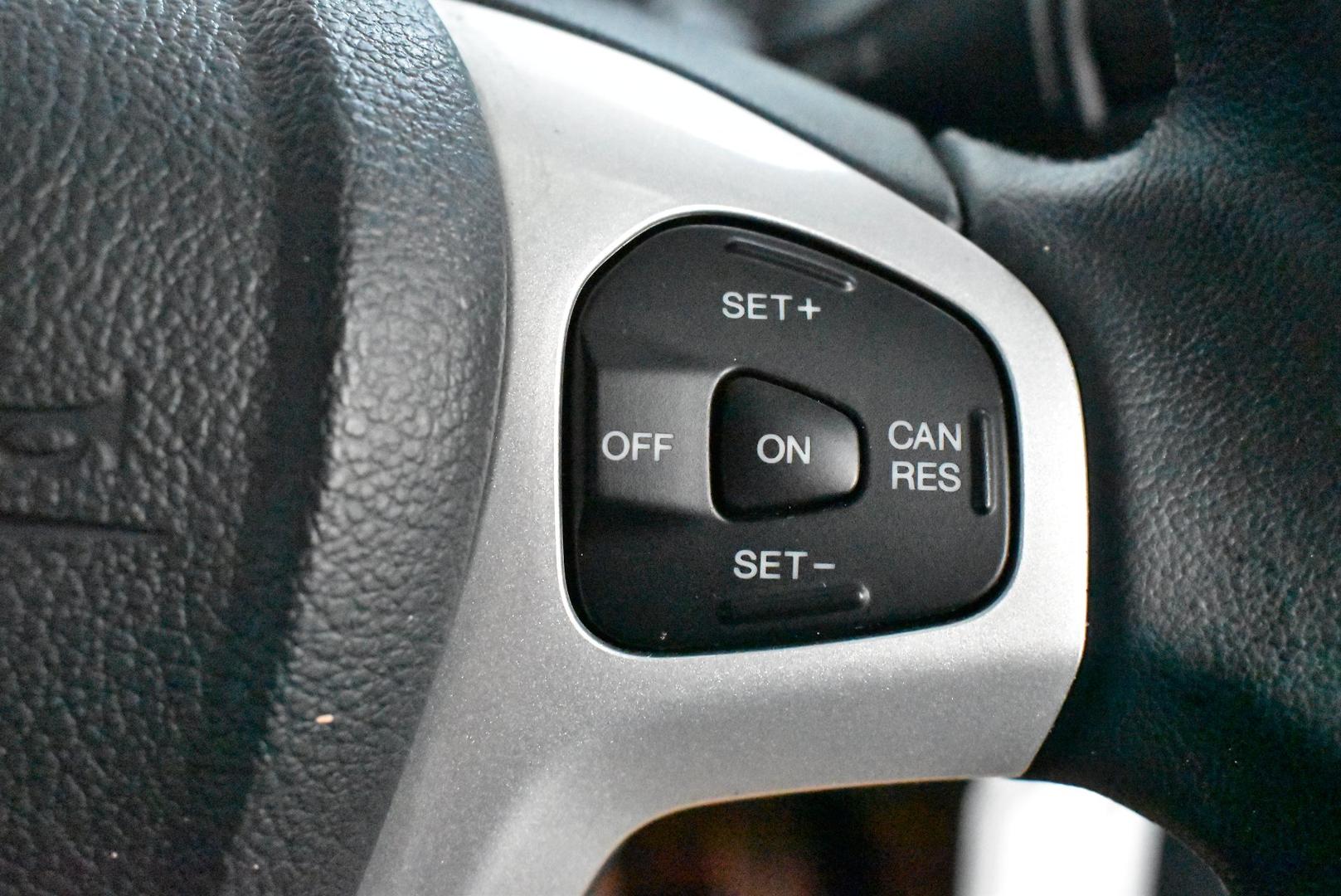 2010 Ford Fiesta Zetec — photo 23