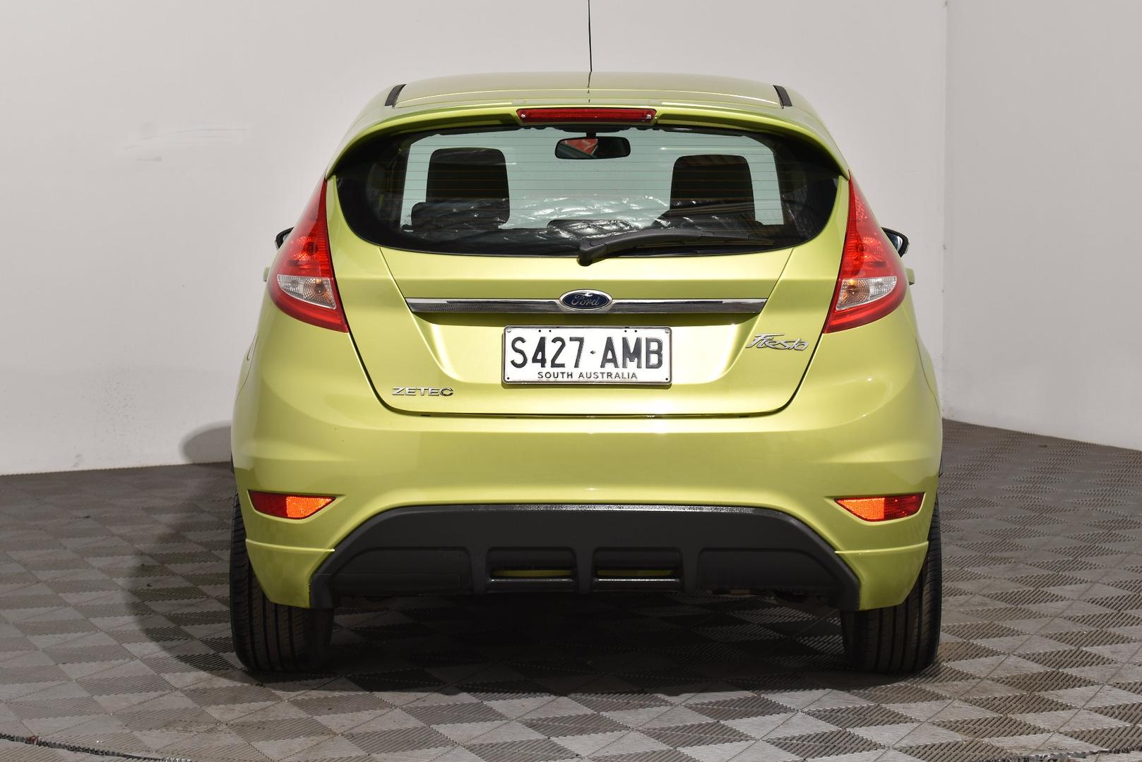 2010 Ford Fiesta Zetec — photo 4