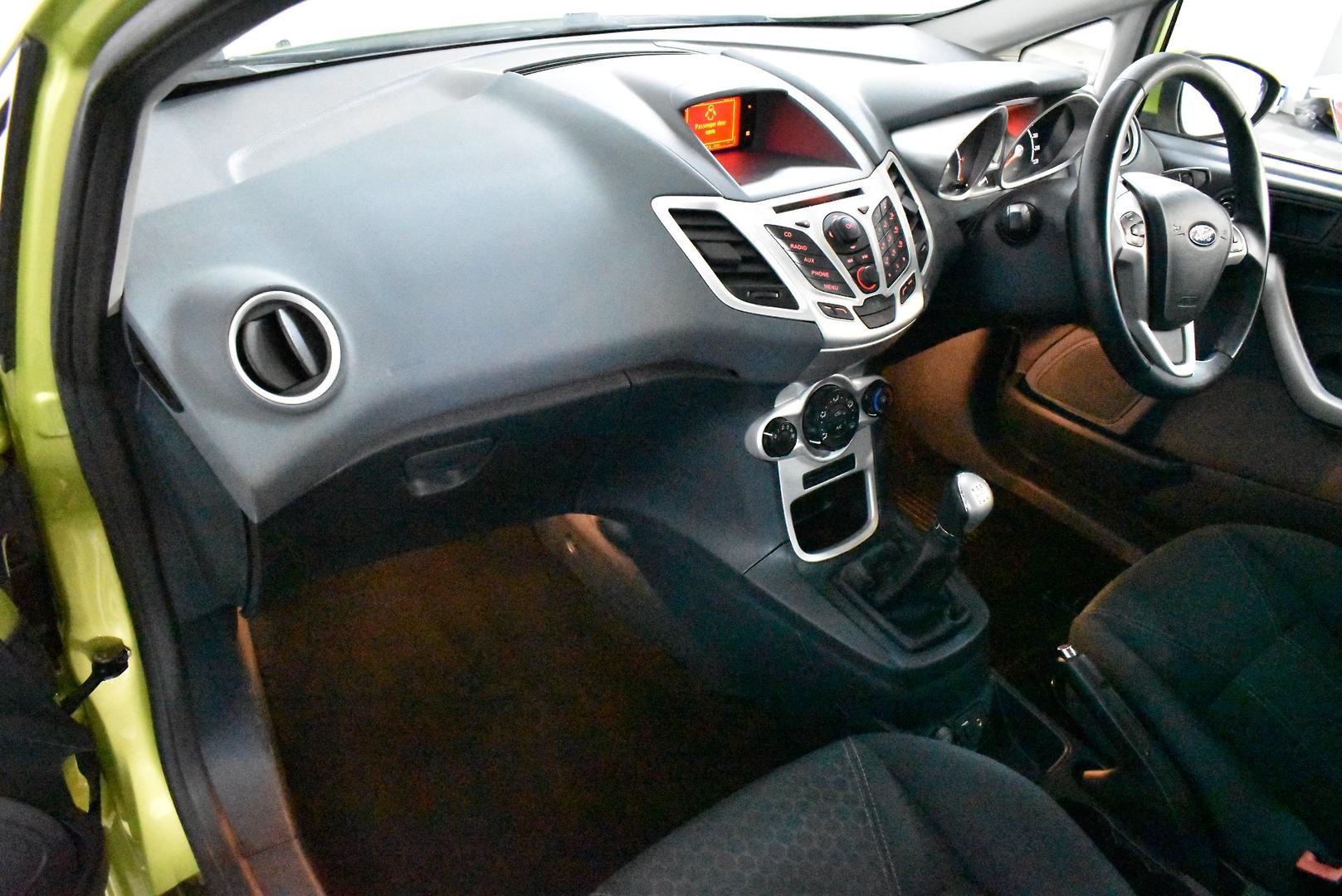 2010 Ford Fiesta Zetec — photo 6