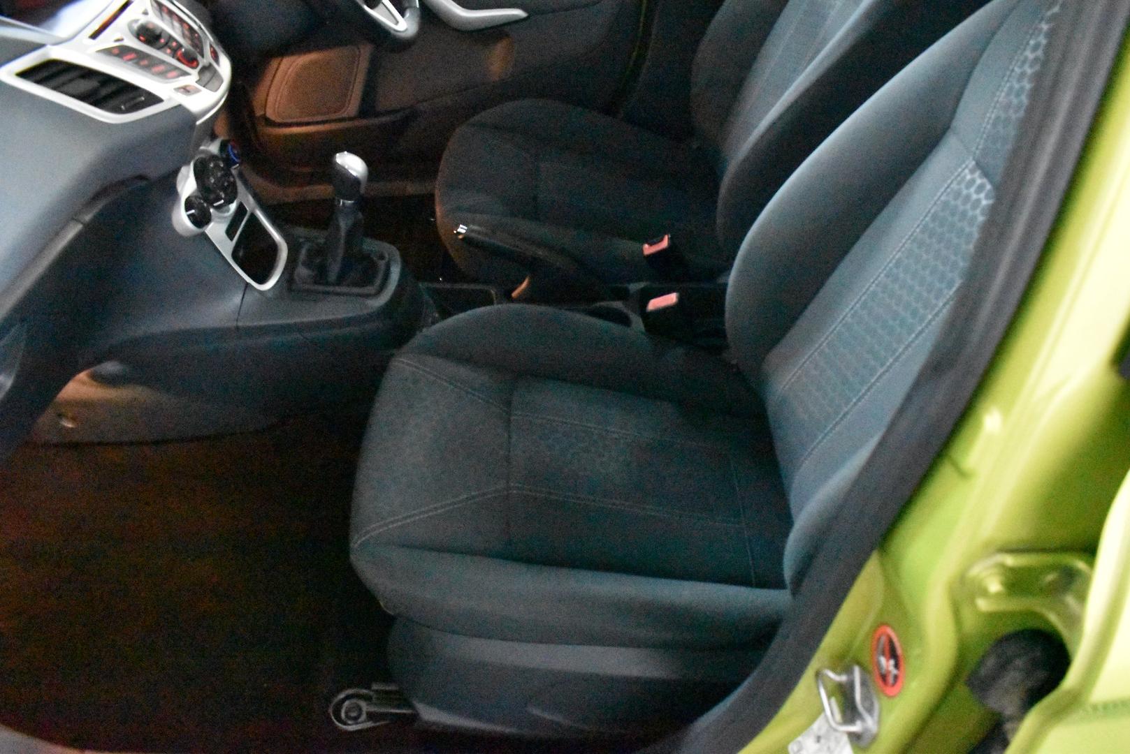 2010 Ford Fiesta Zetec — photo 7