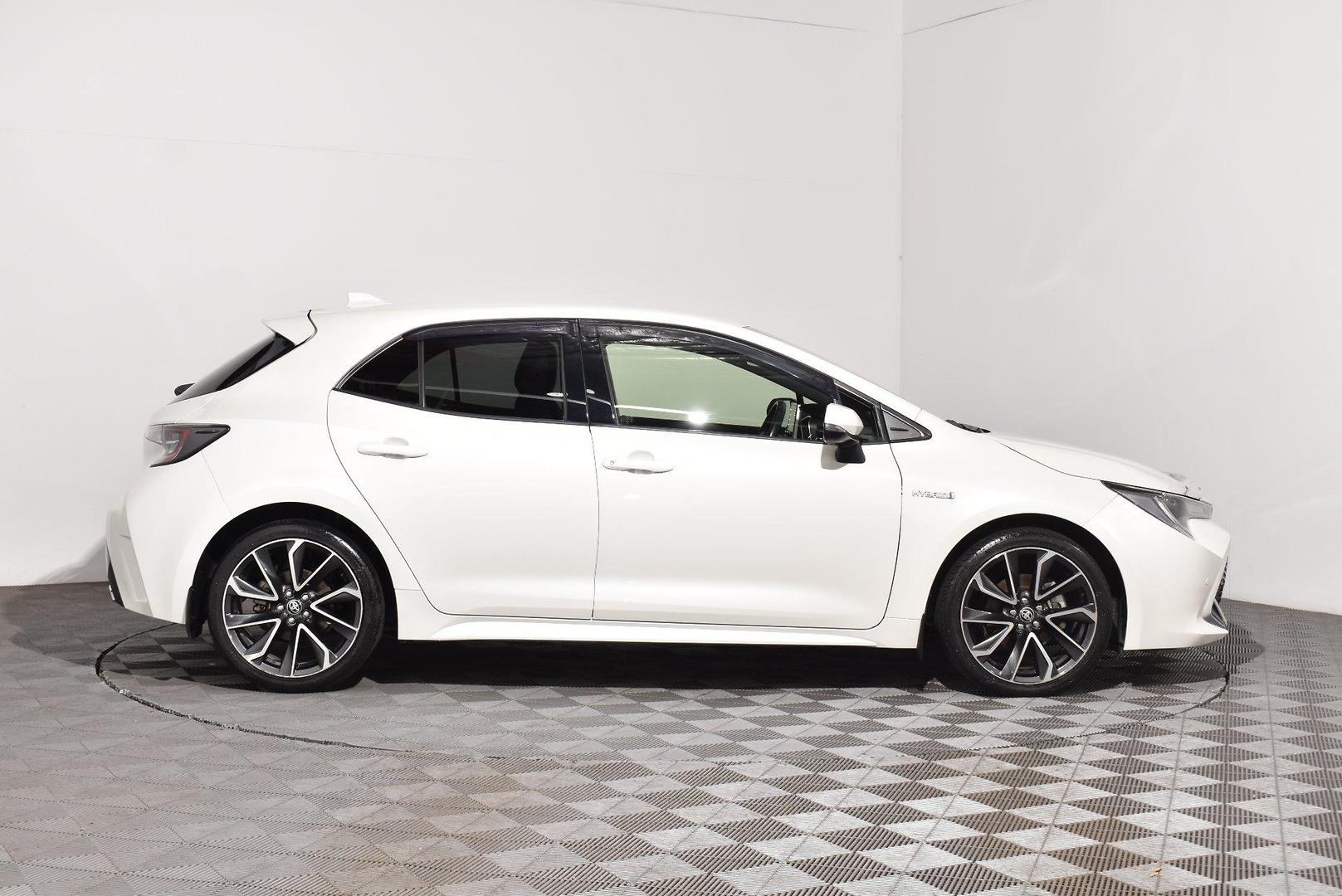 2019 Toyota Corolla ZR Hybrid — photo 10 of 27