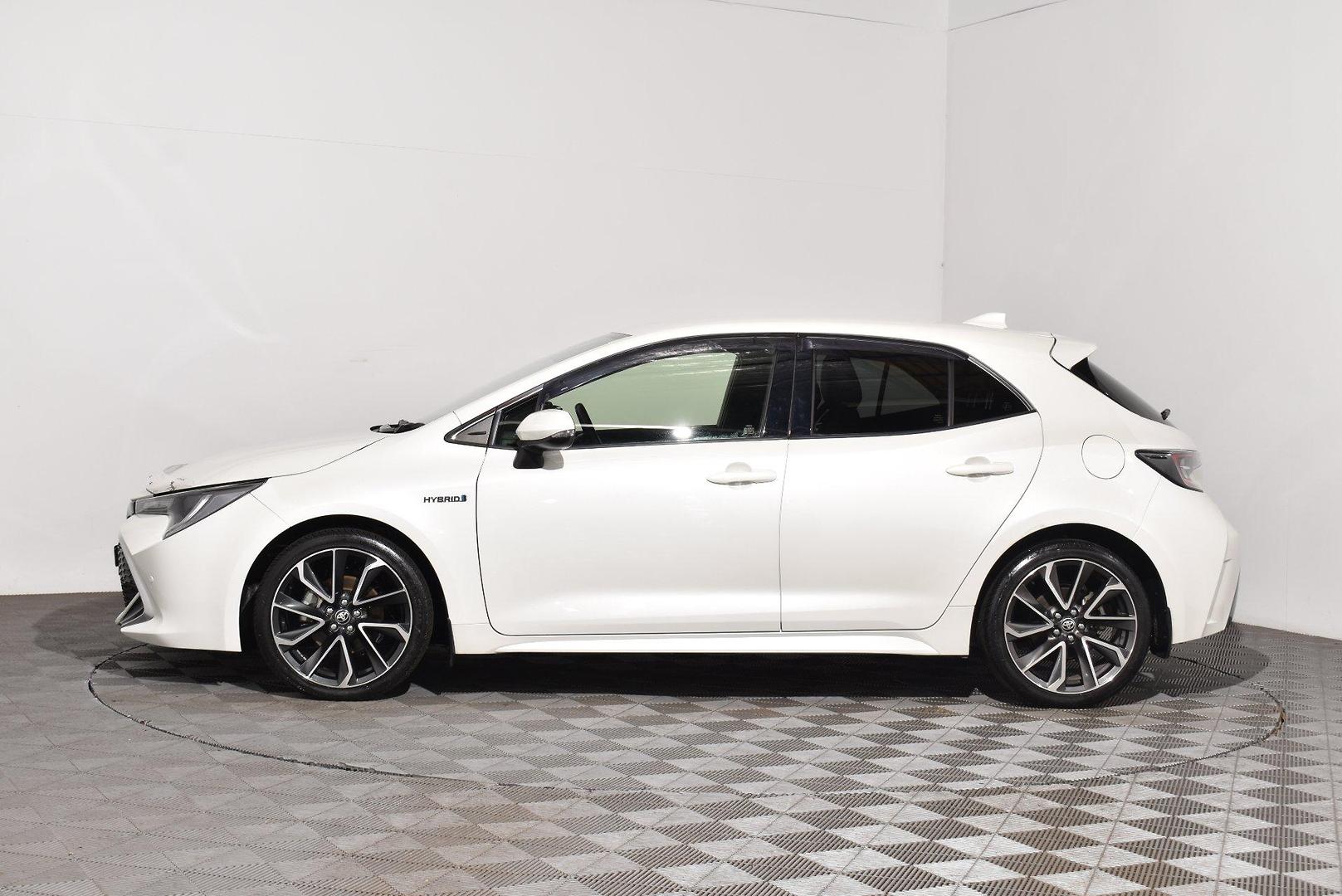 2019 Toyota Corolla ZR Hybrid — photo 11 of 27