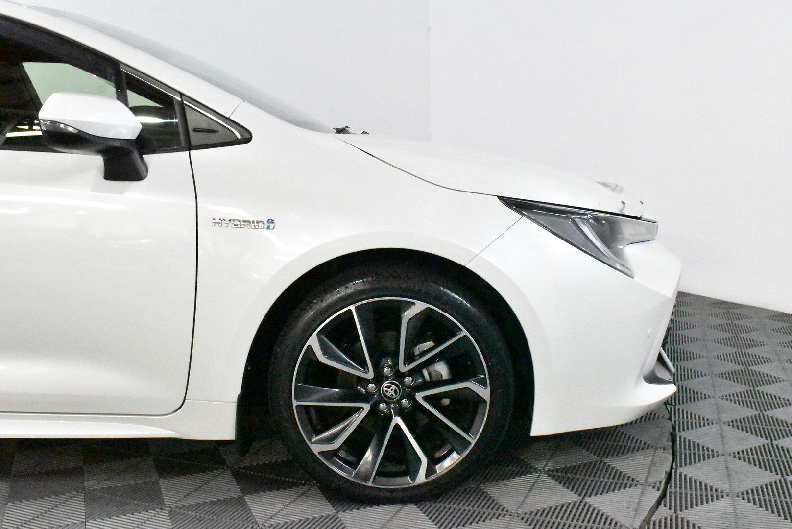 2019 Toyota Corolla ZR Hybrid — photo 18 of 27