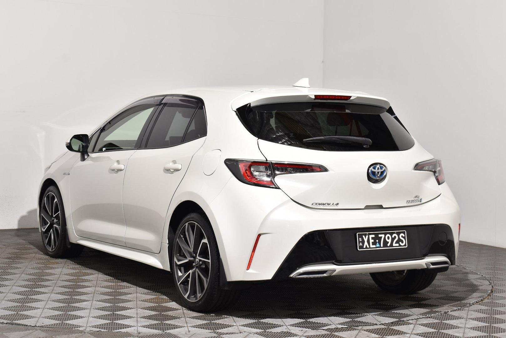 2019 Toyota Corolla ZR Hybrid — photo 2 of 27