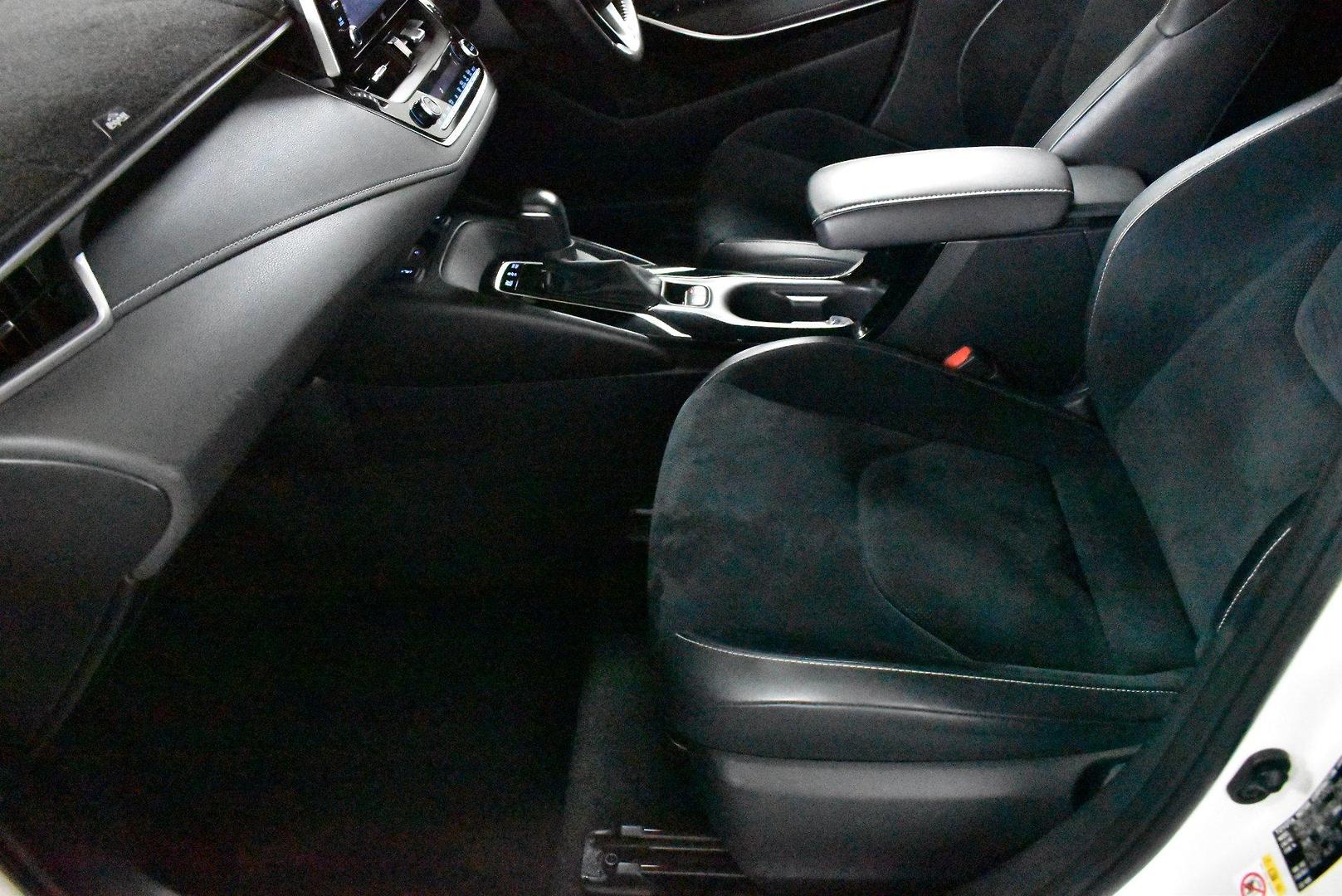 2019 Toyota Corolla ZR Hybrid — photo 7 of 27