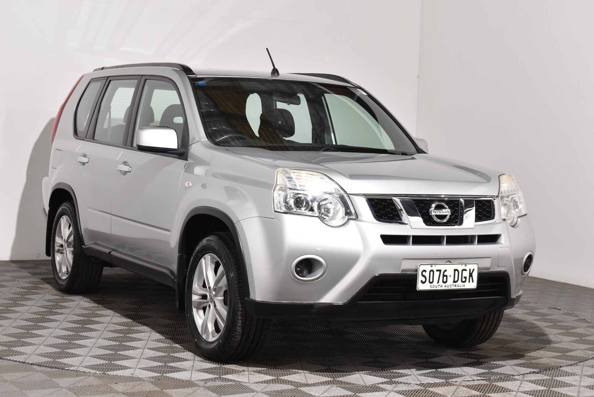 2010 Nissan X-TRAIL ST — photo 1