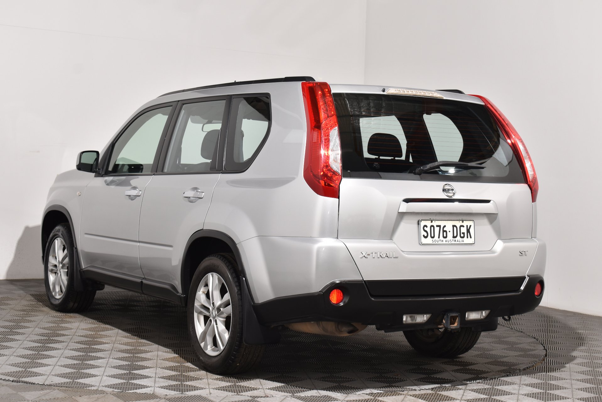 2010 Nissan X-TRAIL ST — photo 2
