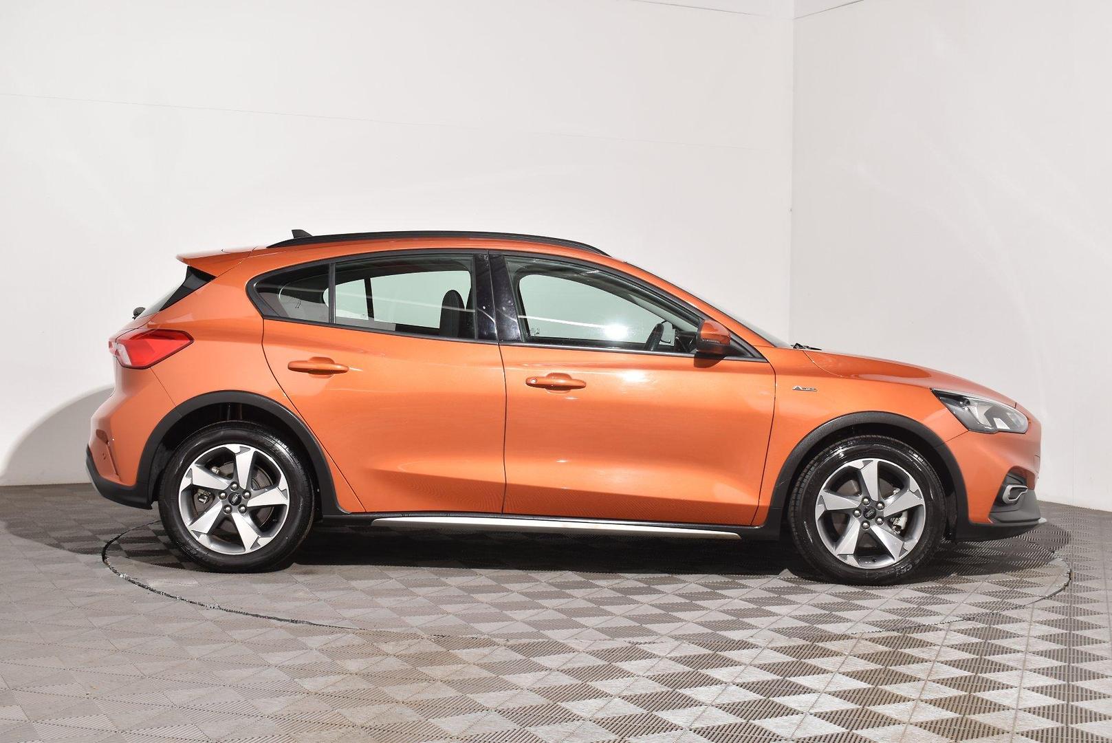2019 Ford Focus Active — photo 10
