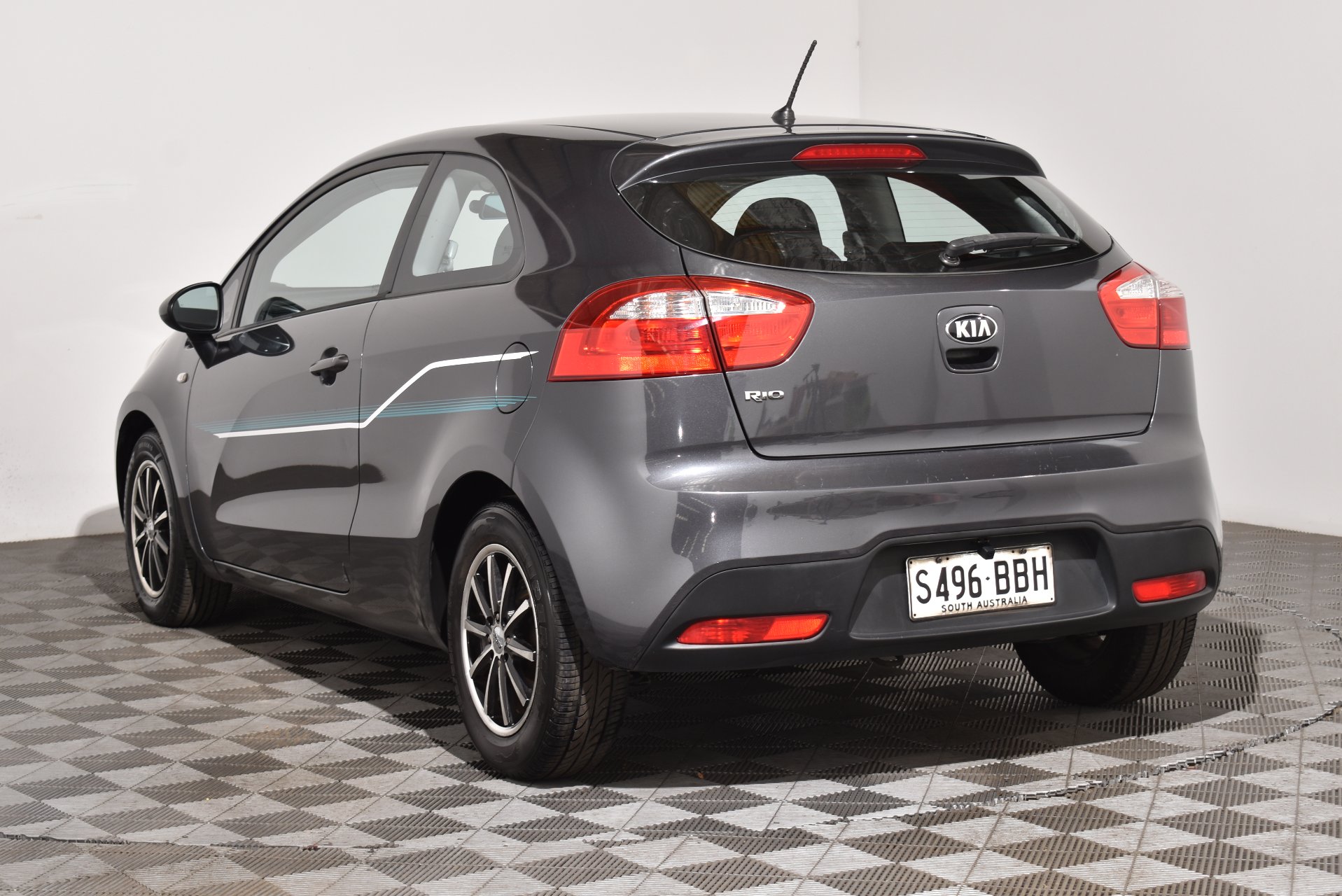 2014 Kia Rio S — photo 2