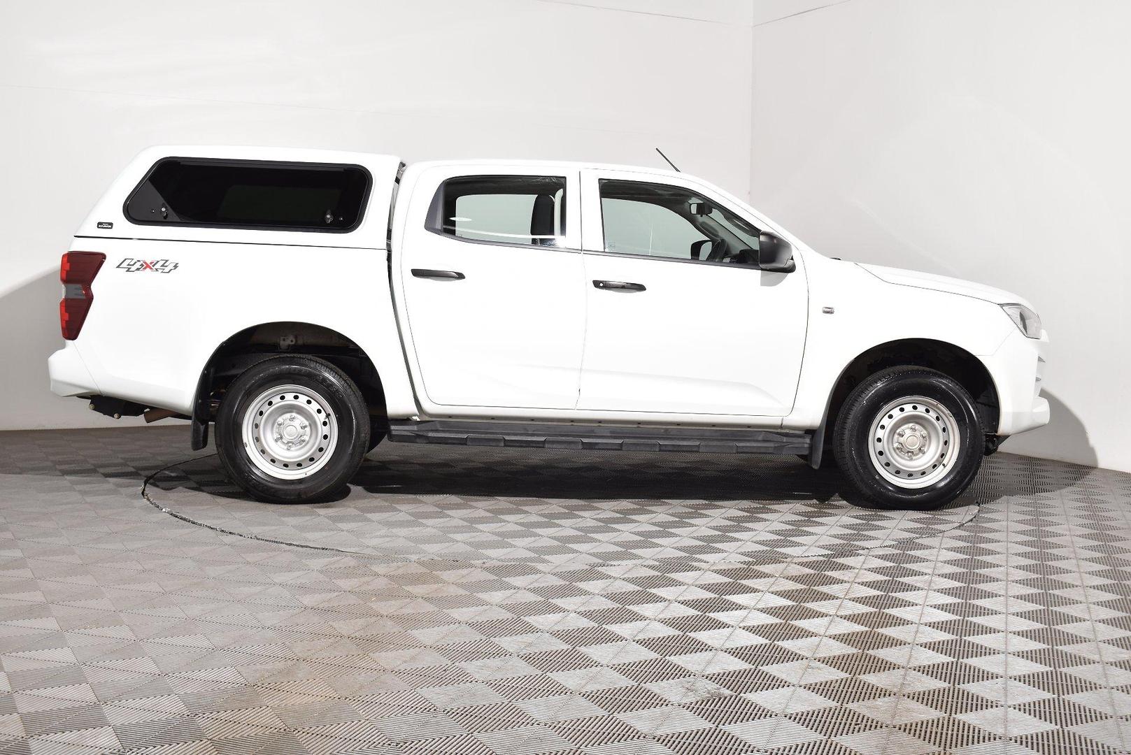 2022 Isuzu D-MAX SX — photo 10