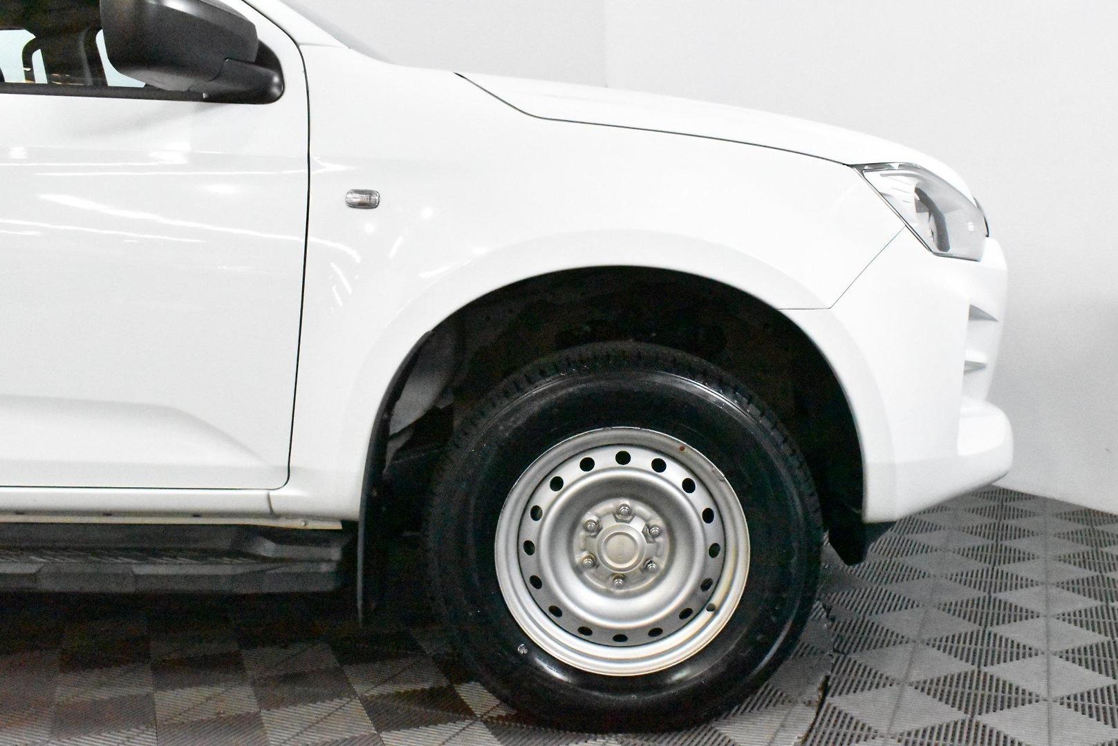 2022 Isuzu D-MAX SX — photo 18