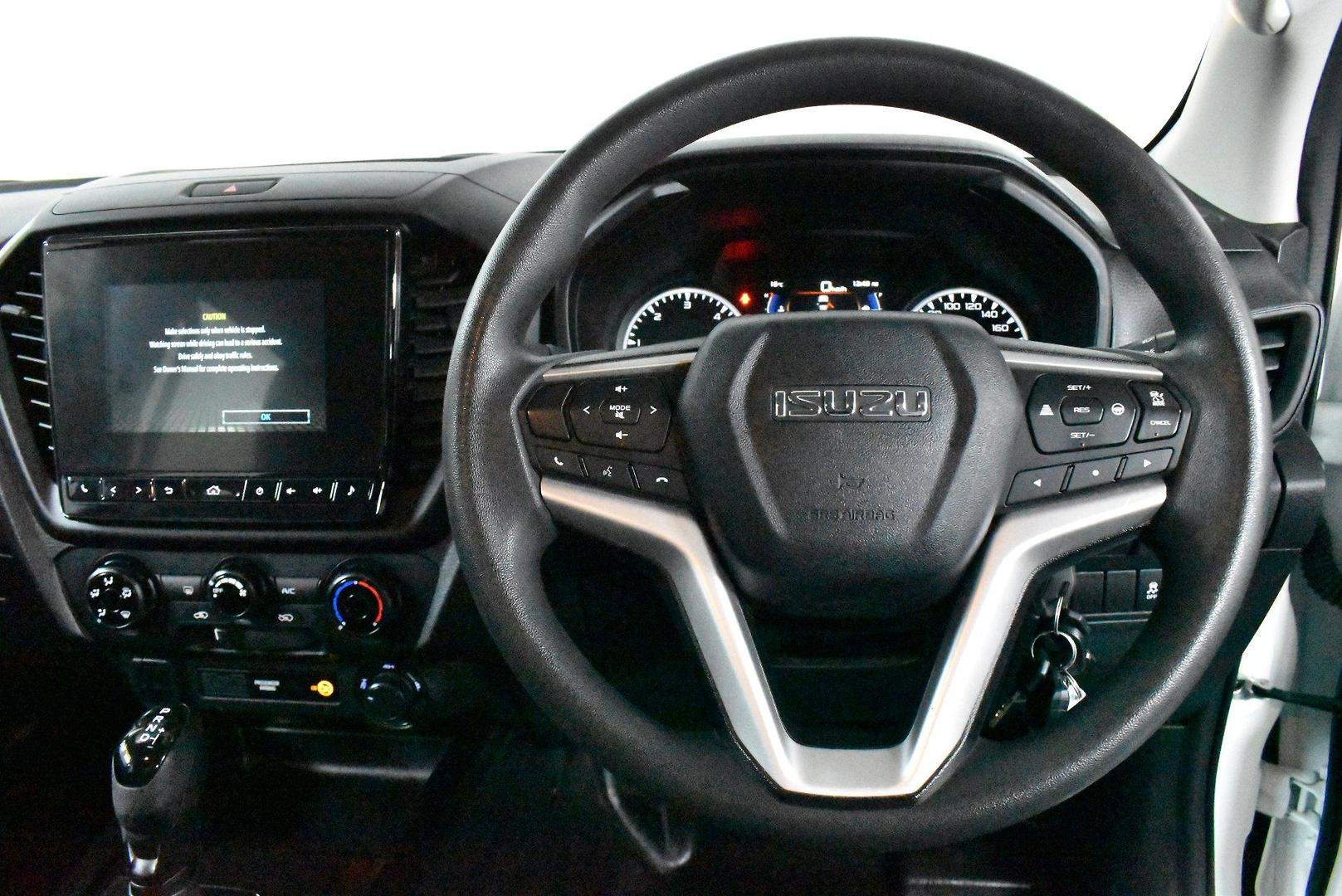 2022 Isuzu D-MAX SX — photo 5