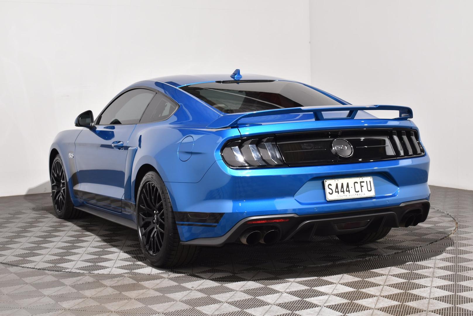 2020 Ford Mustang GT — photo 2