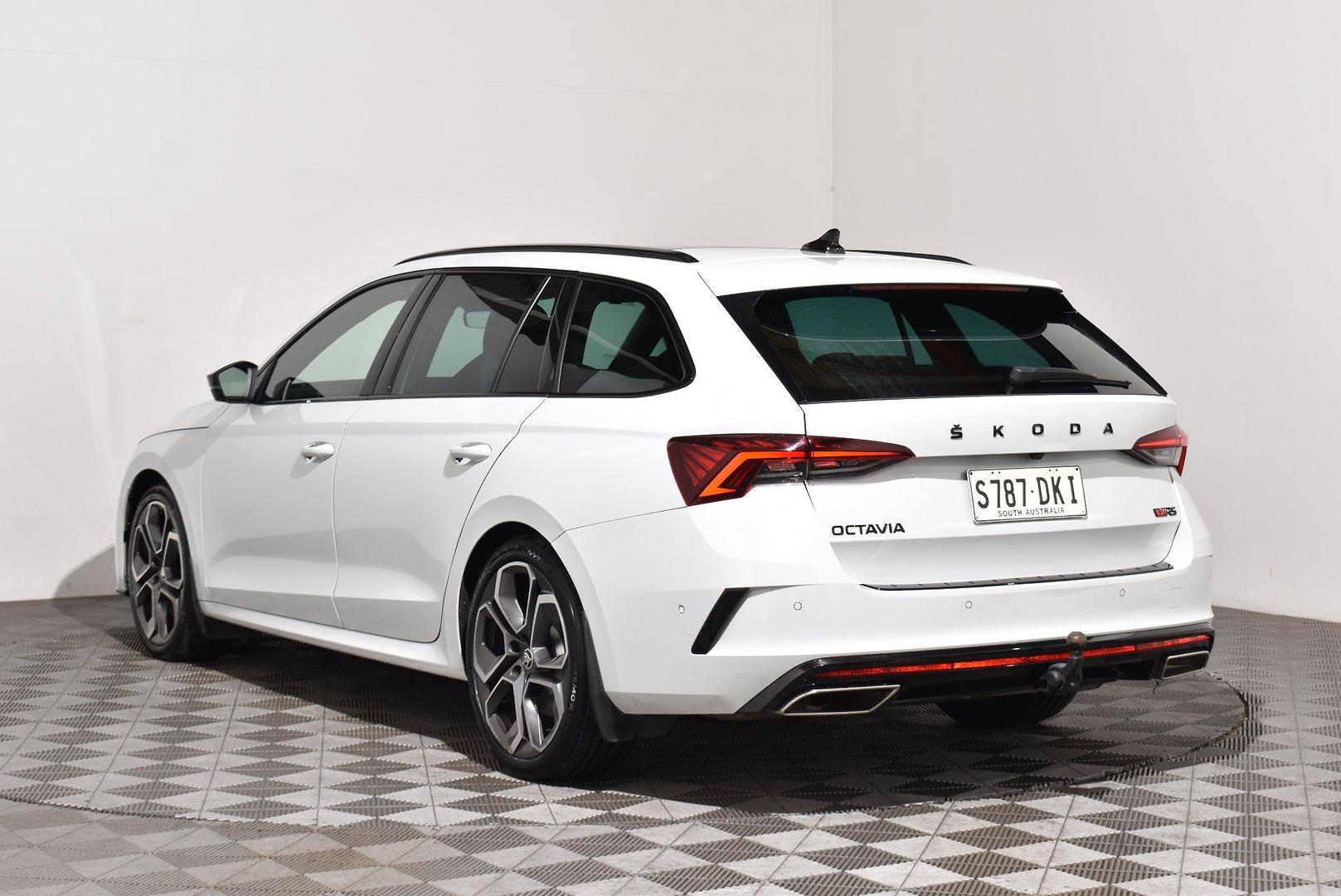 2021 SKODA Octavia RS — photo 2