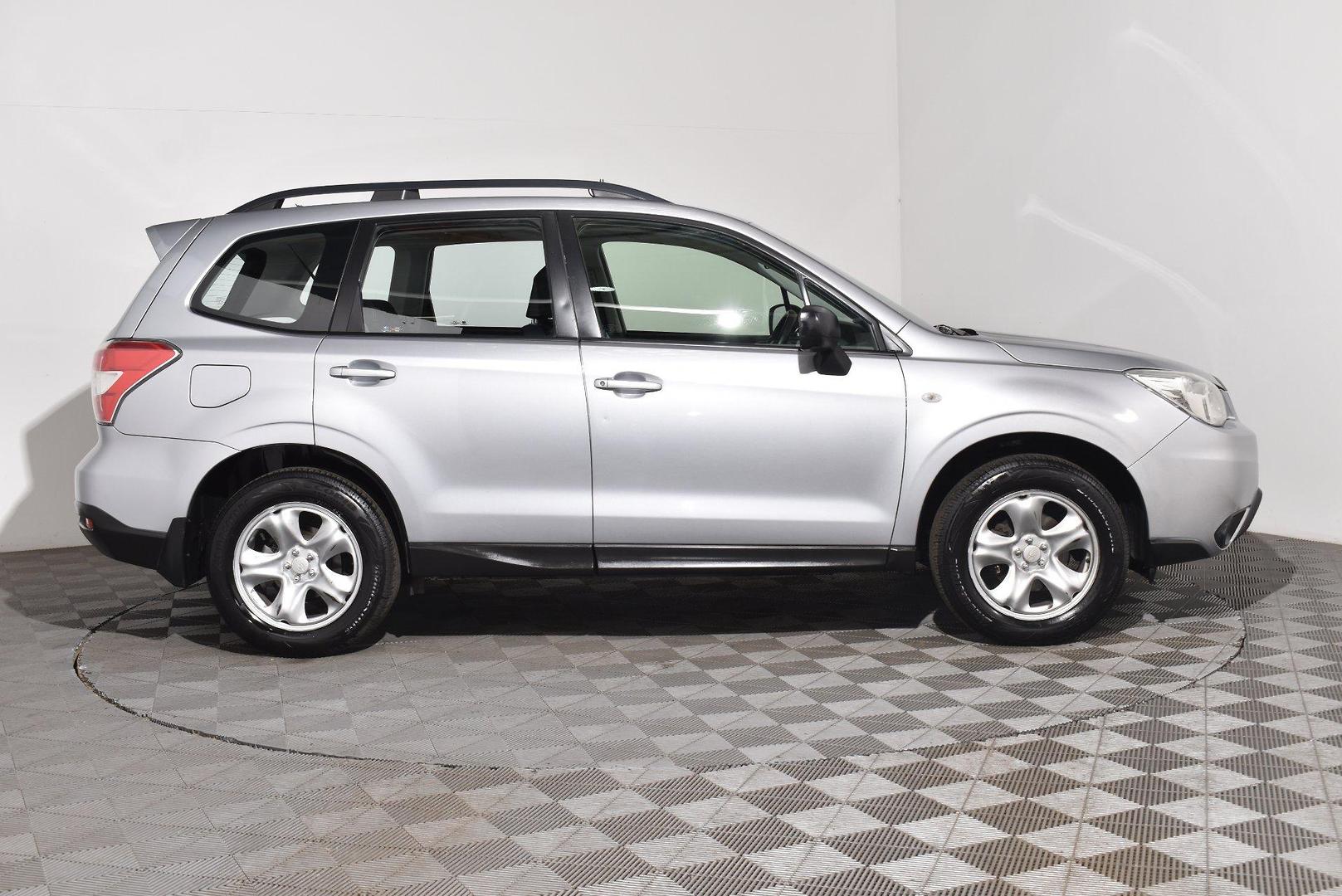 2014 Subaru Forester 25i — photo 10