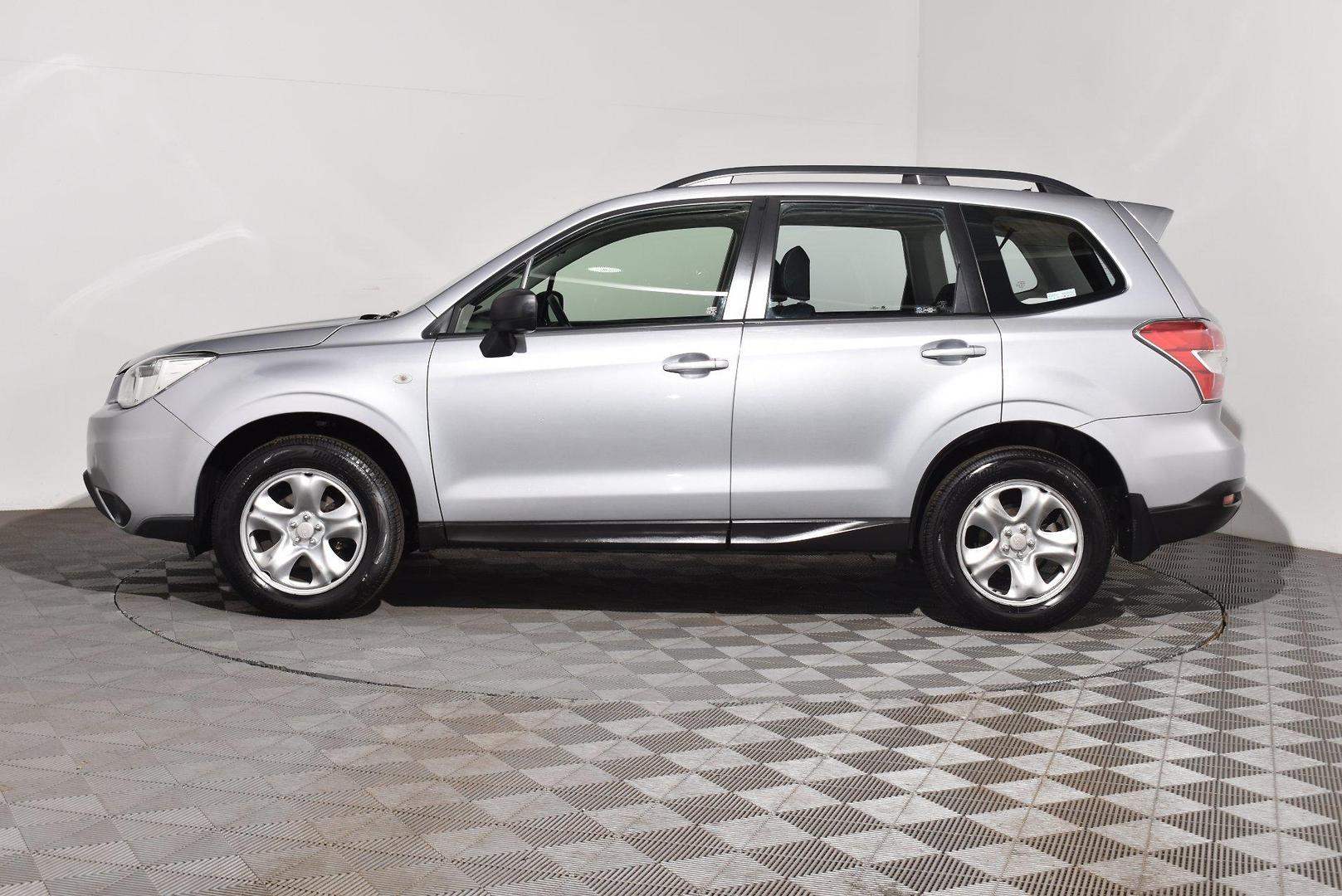 2014 Subaru Forester 25i — photo 11