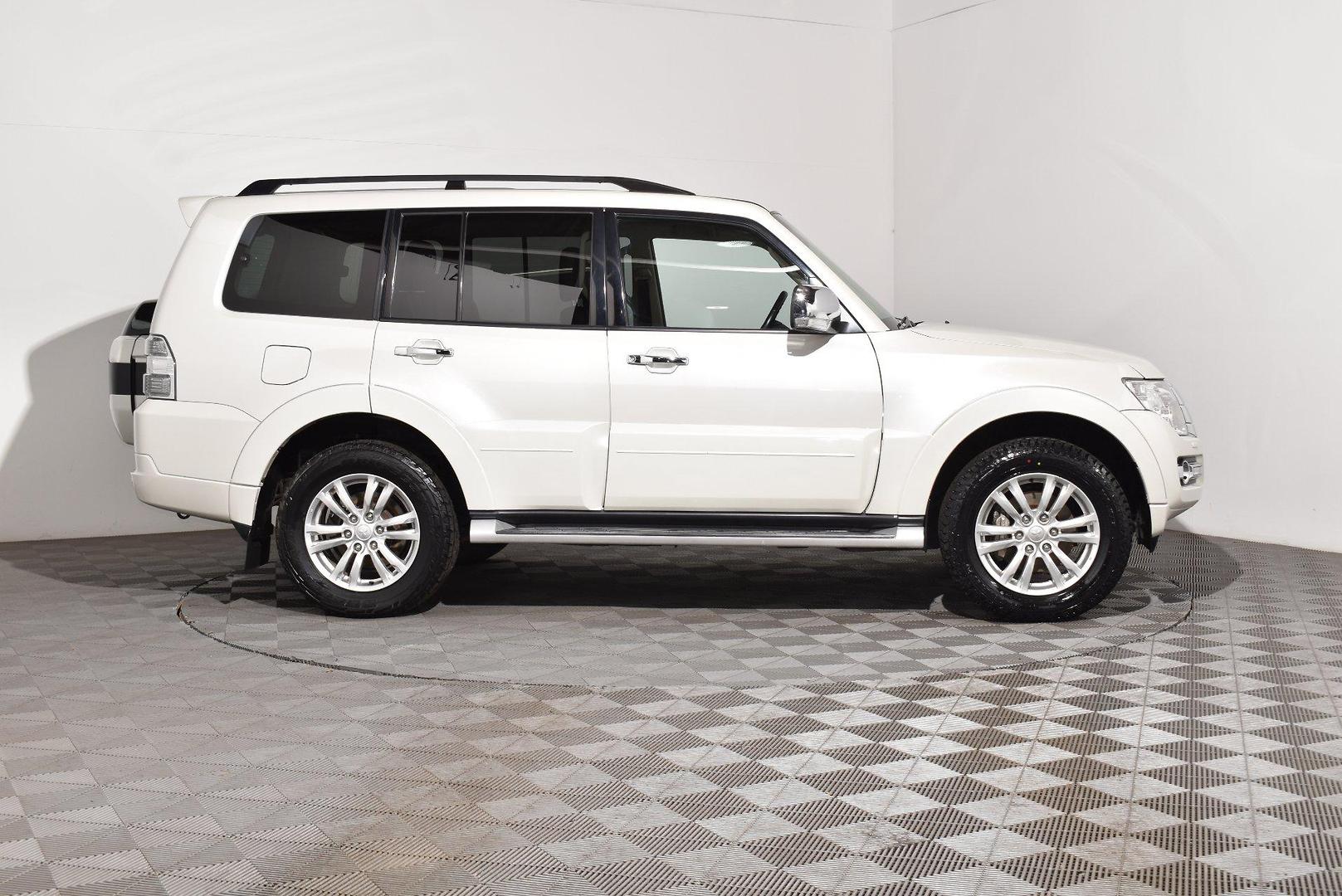 2019 Mitsubishi Pajero GLS — photo 10