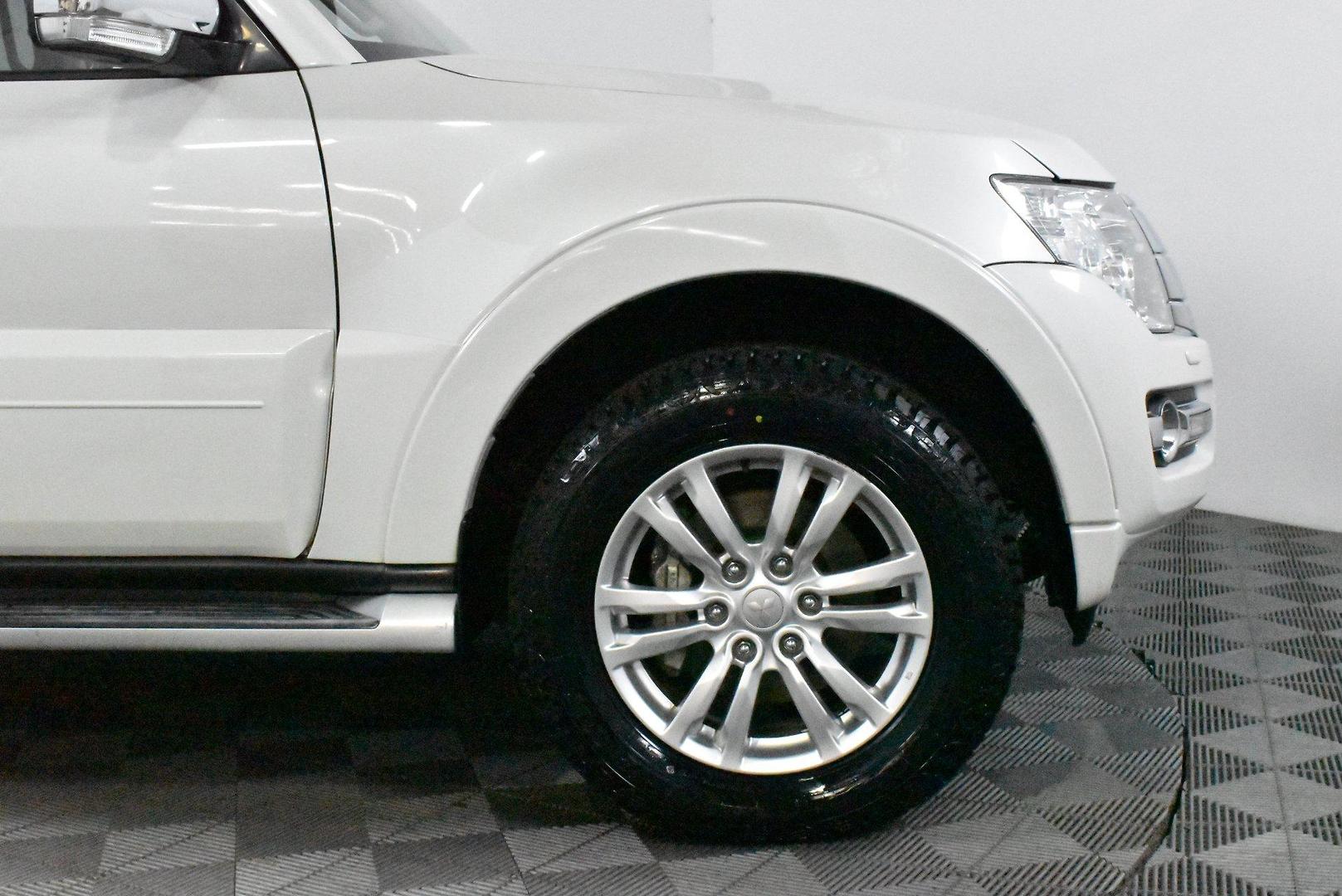2019 Mitsubishi Pajero GLS — photo 18