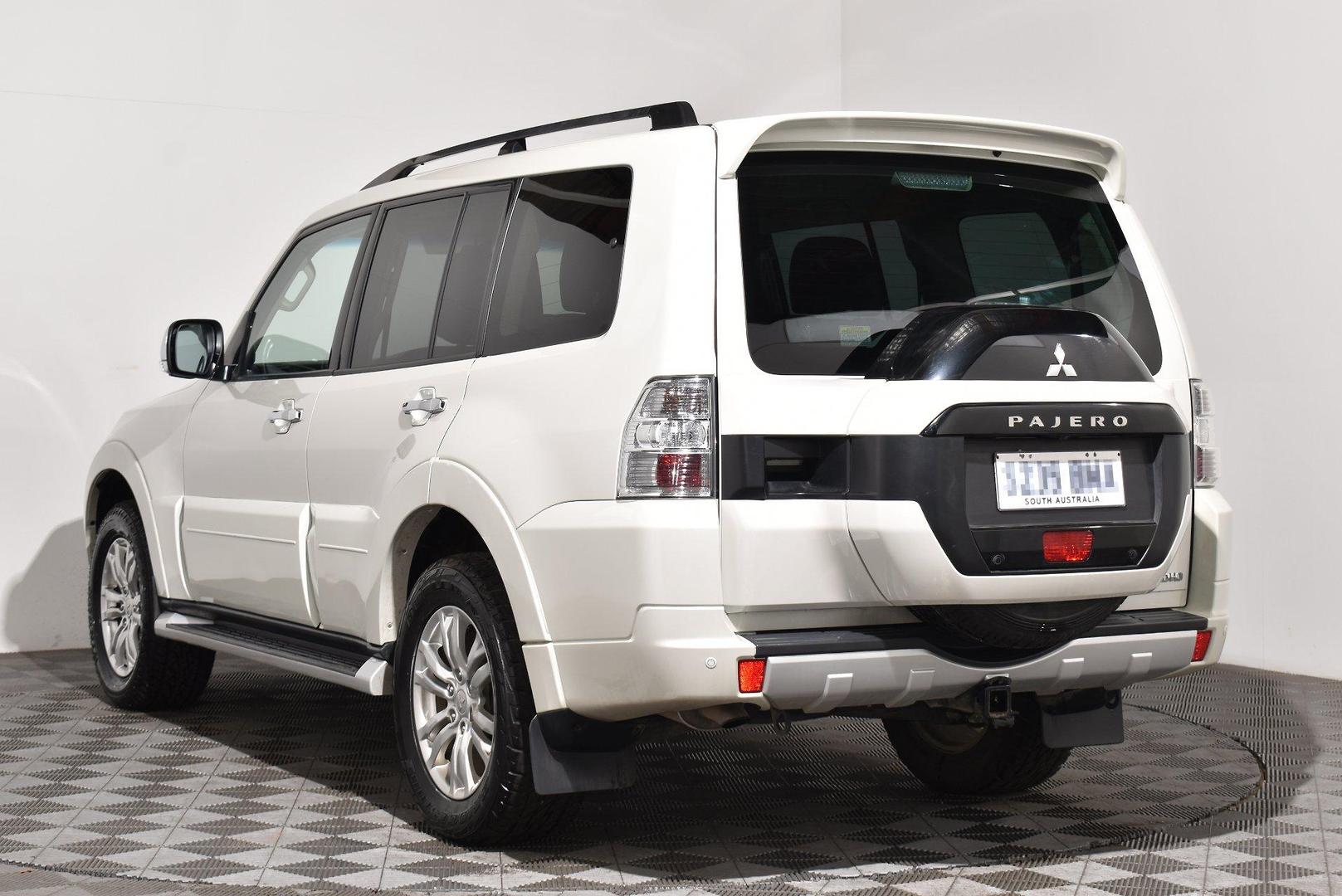 2019 Mitsubishi Pajero GLS — photo 2