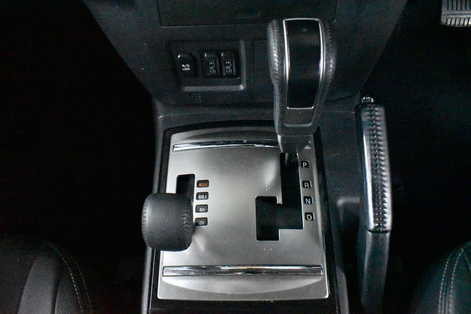 2019 Mitsubishi Pajero GLS — photo 20