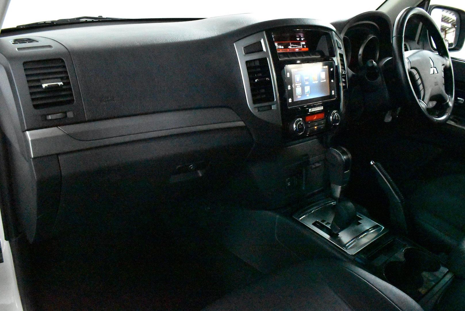 2019 Mitsubishi Pajero GLS — photo 6
