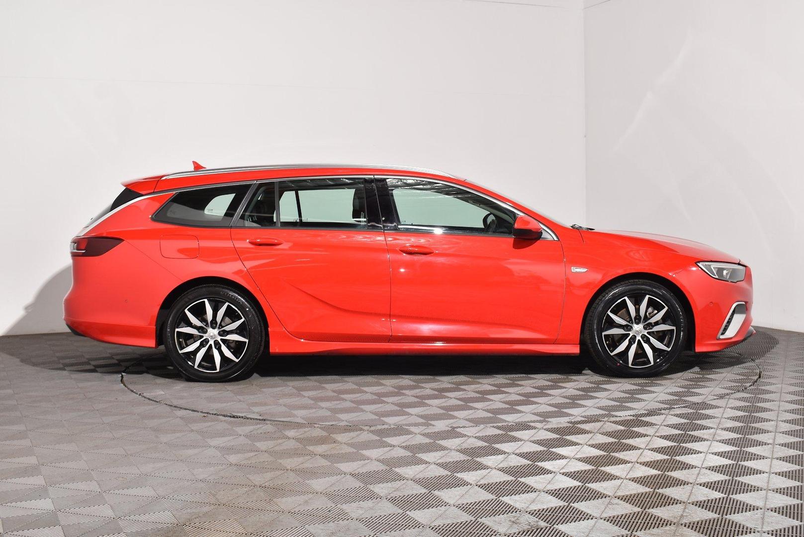 2018 Holden Commodore RS — photo 10