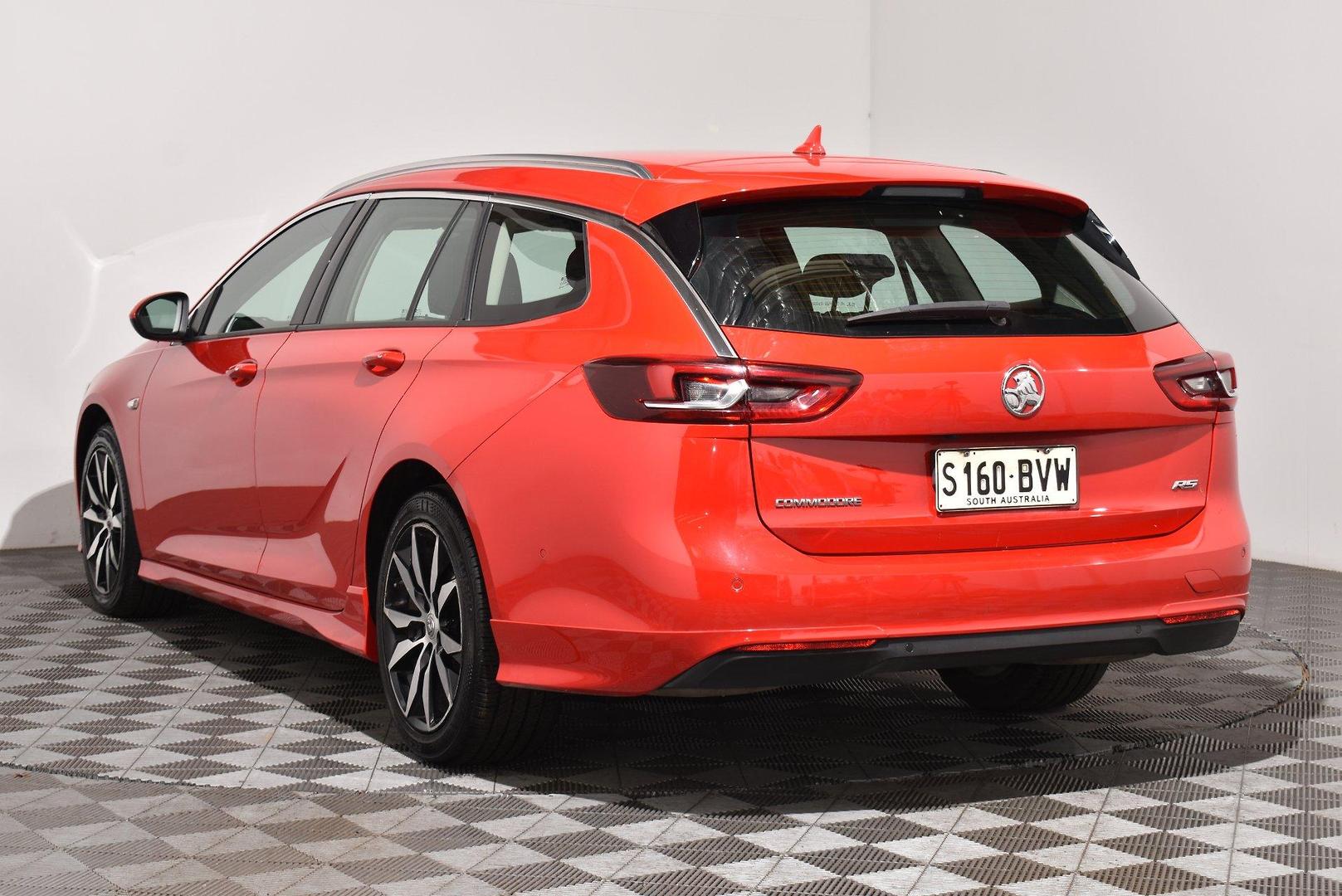 2018 Holden Commodore RS — photo 2