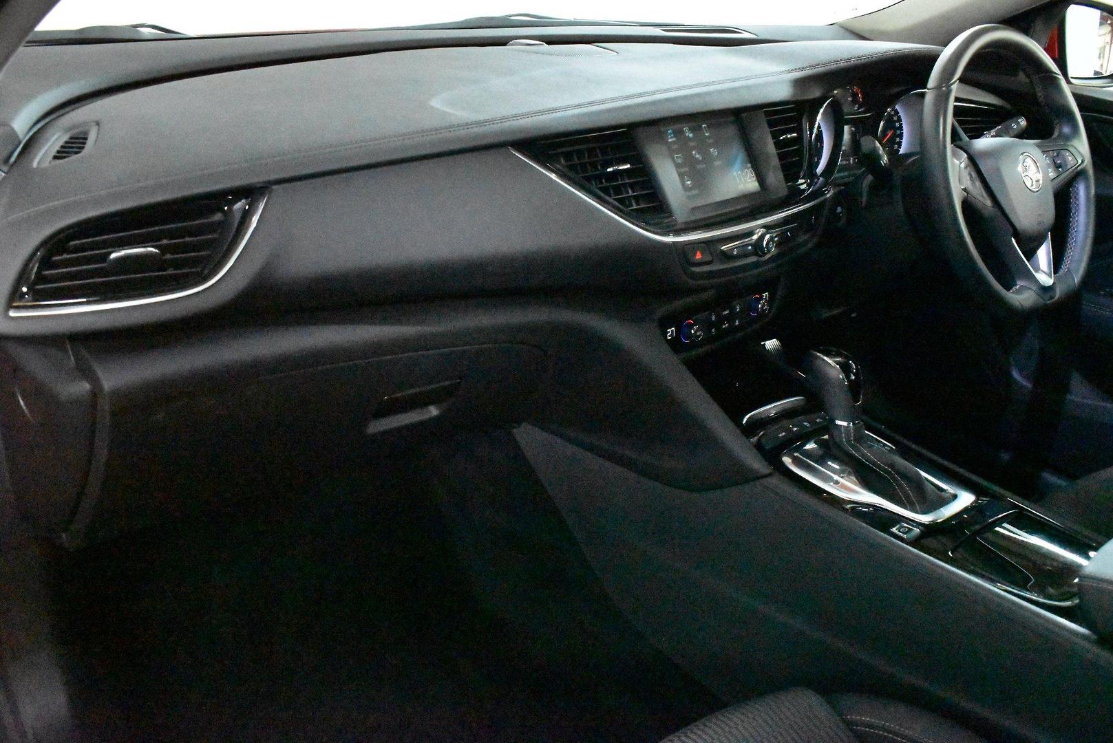 2018 Holden Commodore RS — photo 6